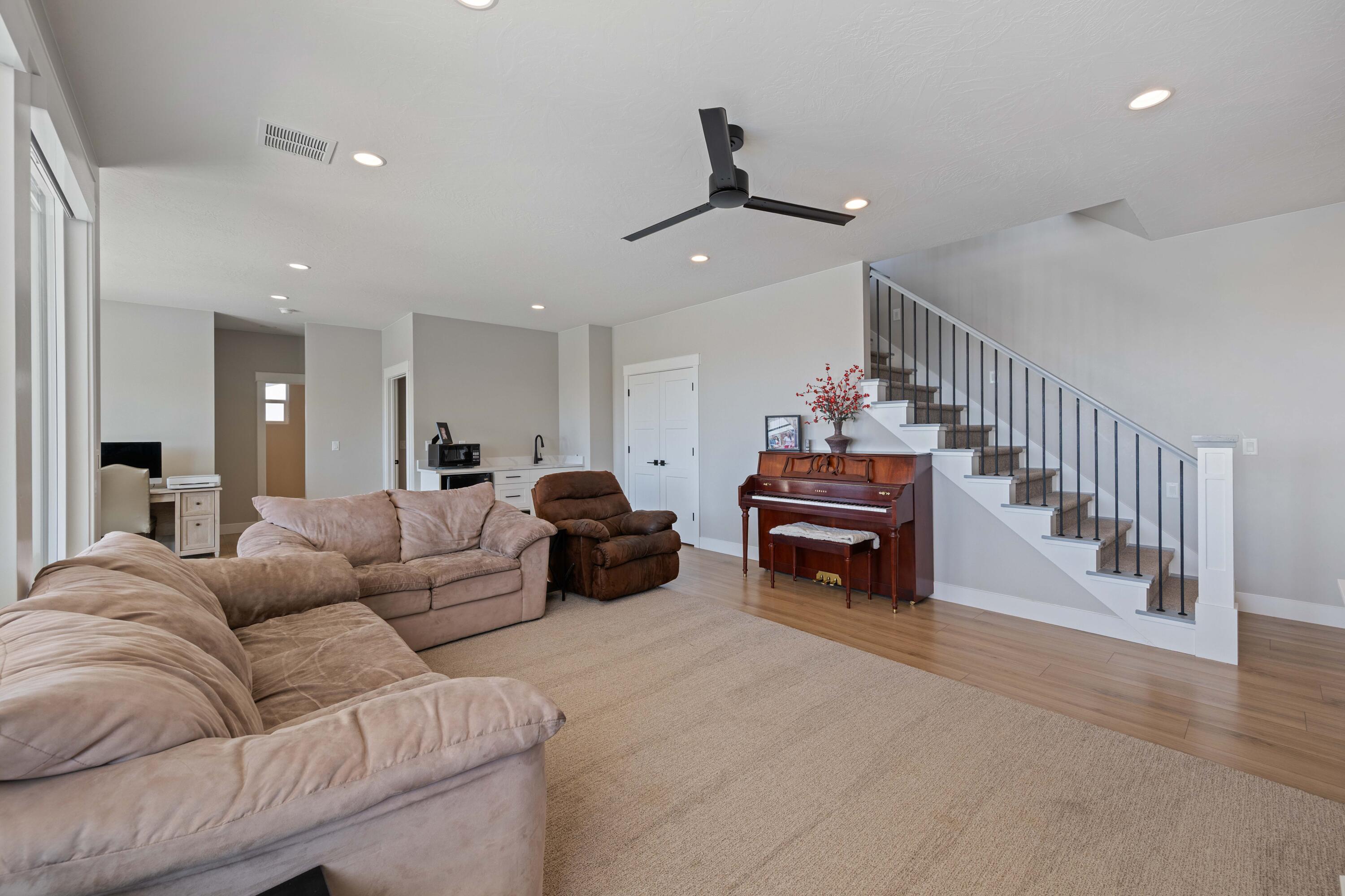 Listing images