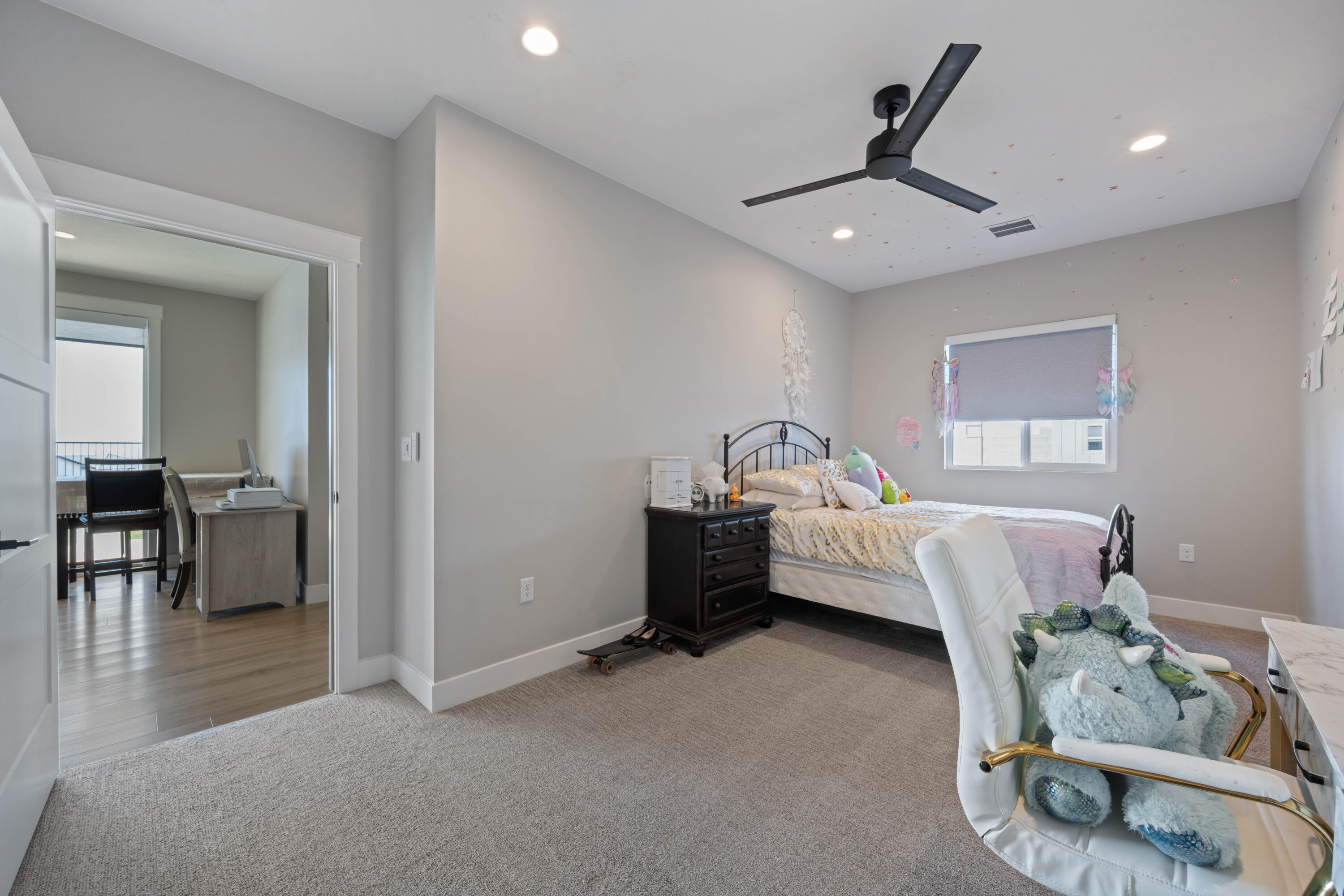 Listing images