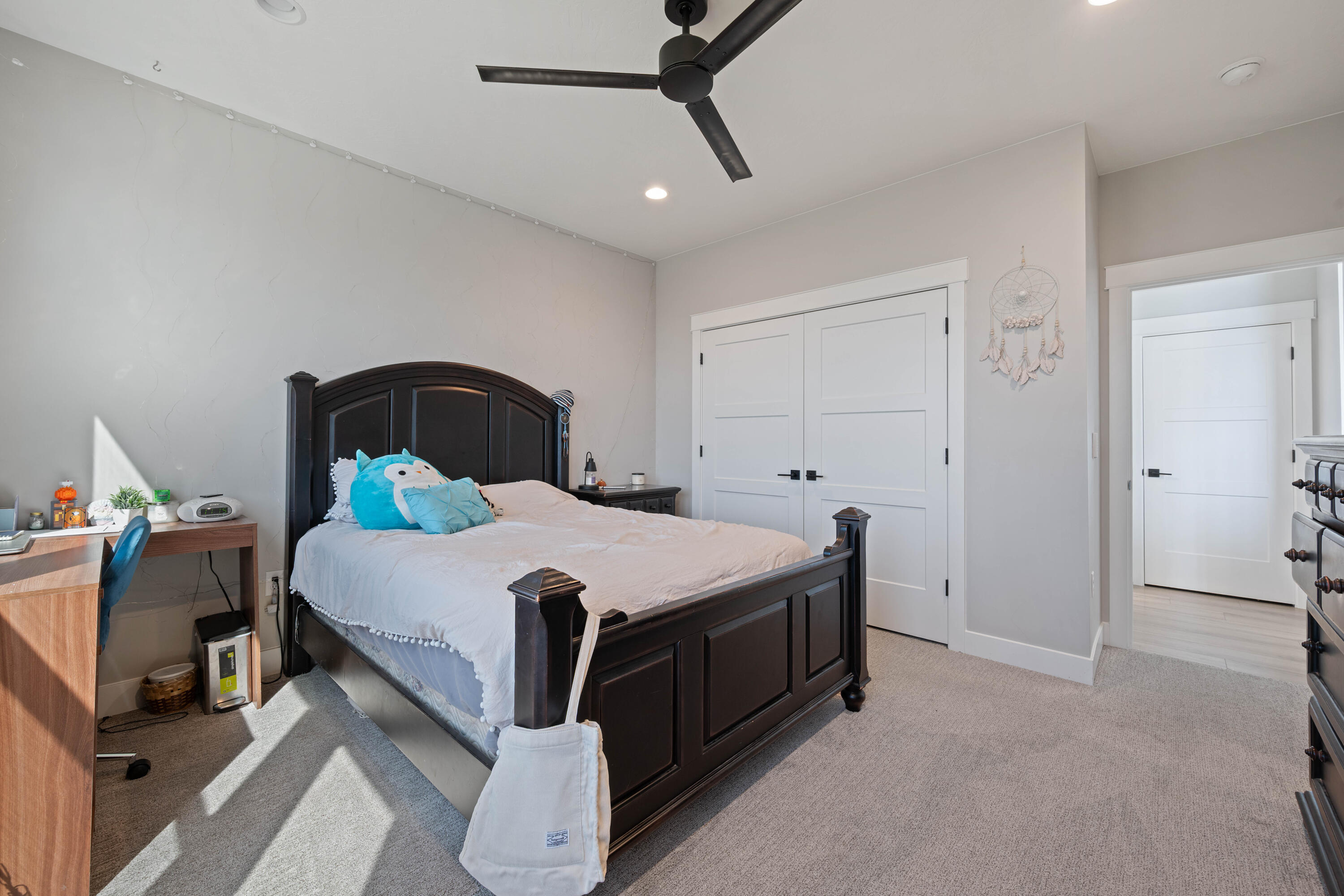 Listing images