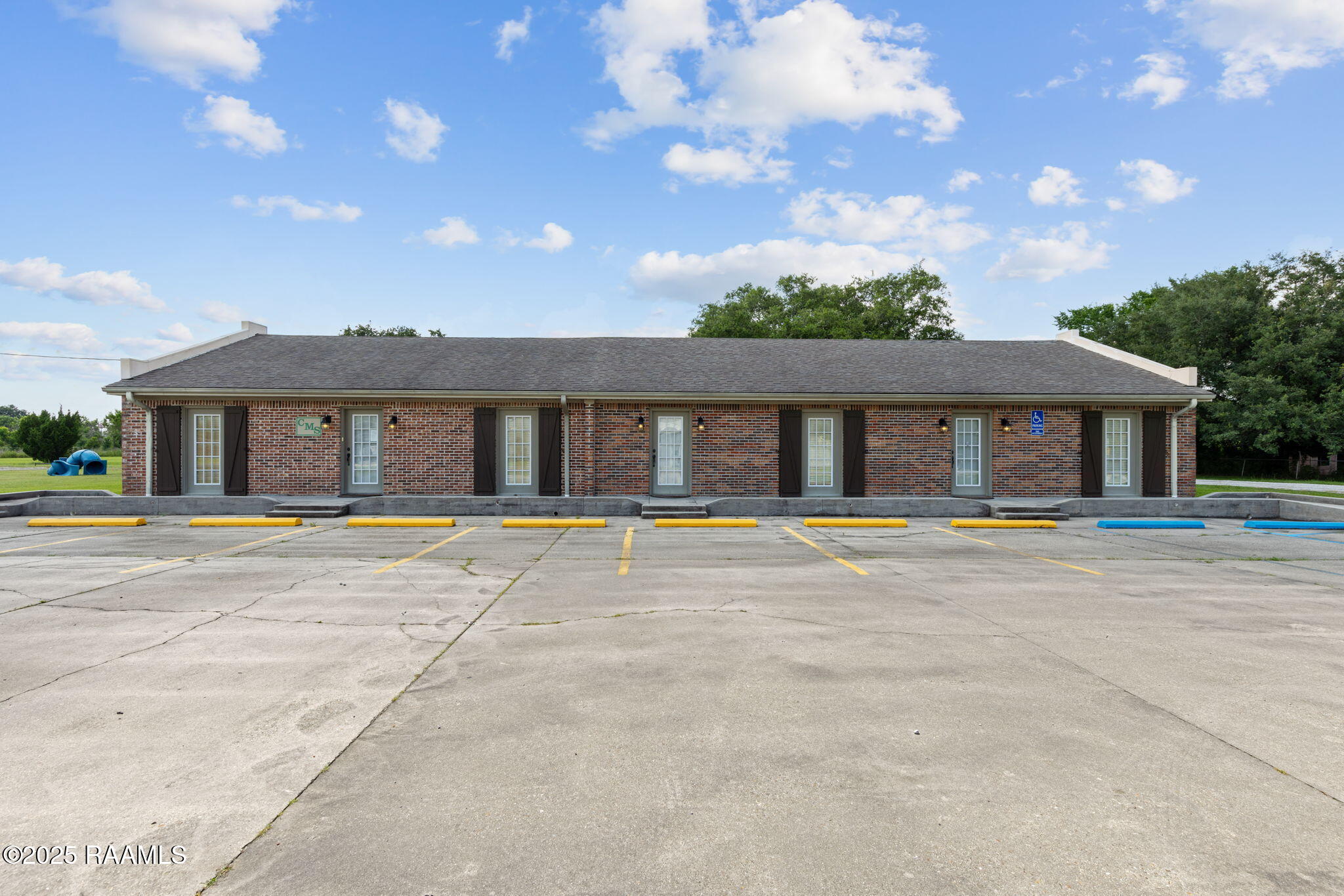 533 Parkway Drive — photo
