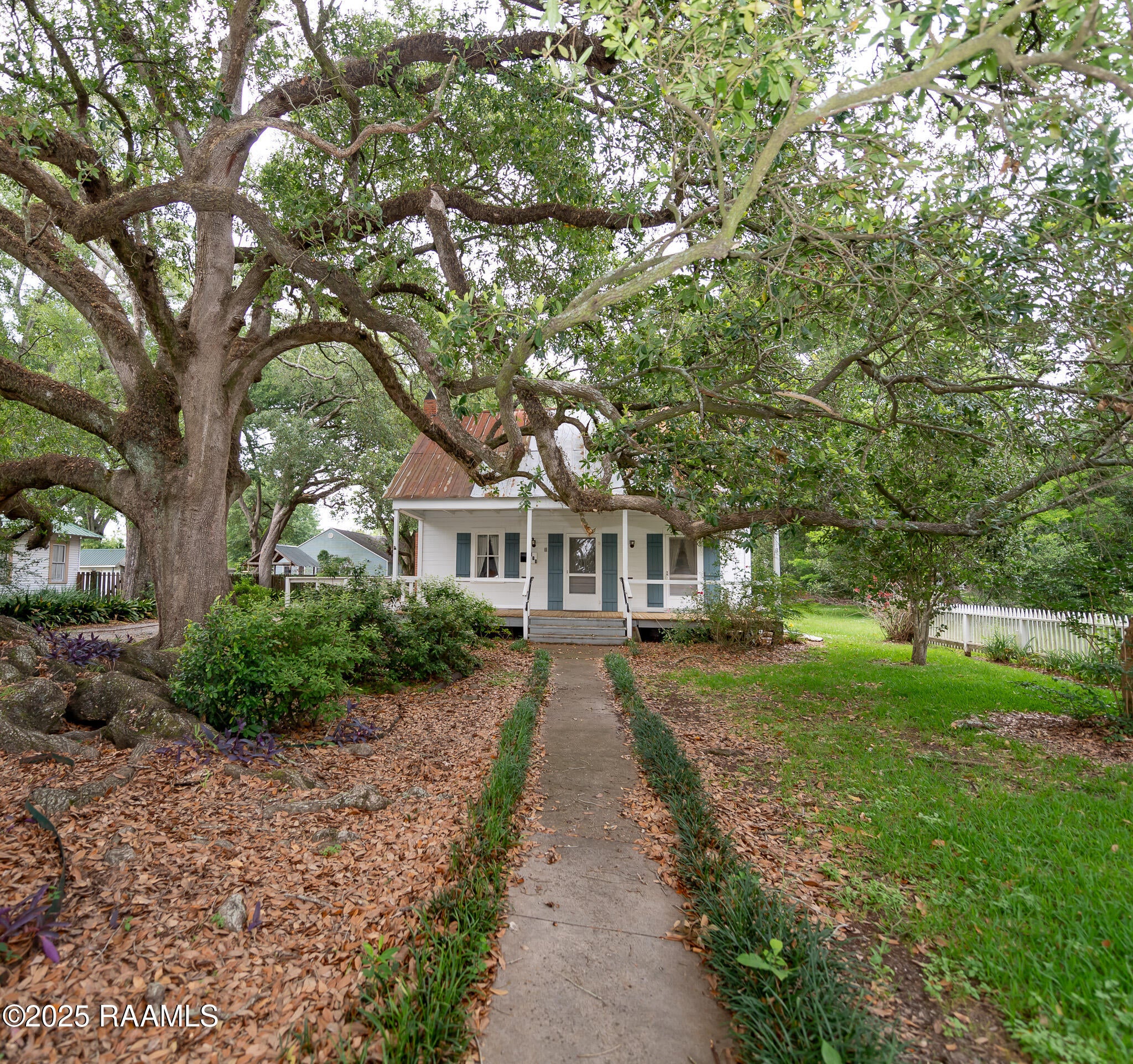 609 E Main Street — photo