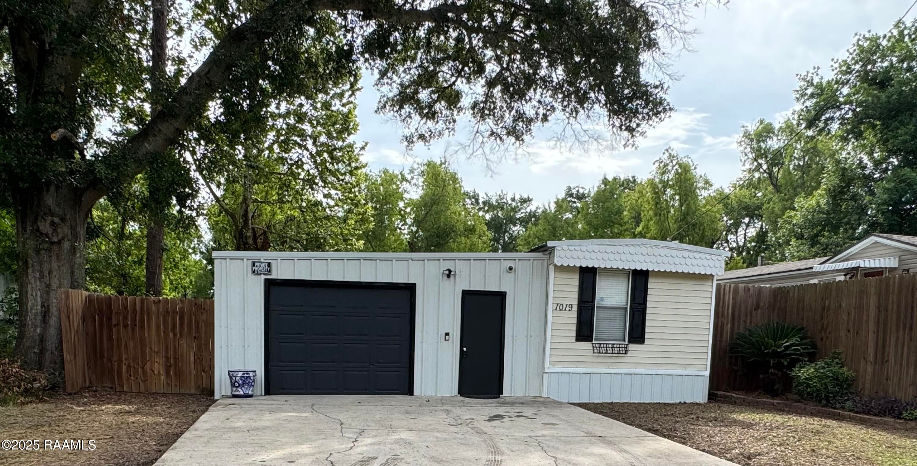 1019 Gabriel Street — photo