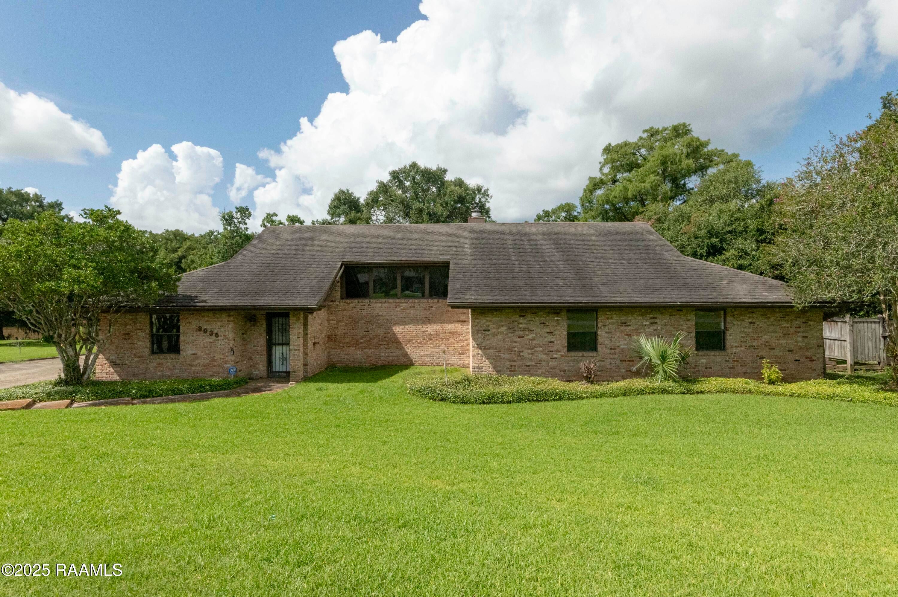 3936 Bayou Boulevard — photo