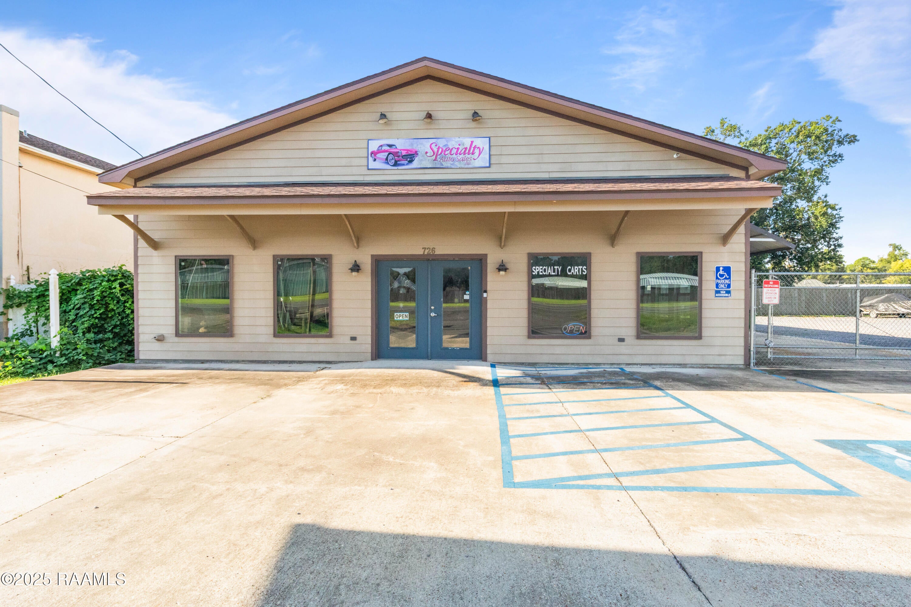 726 Veterans Memorial Drive — photo