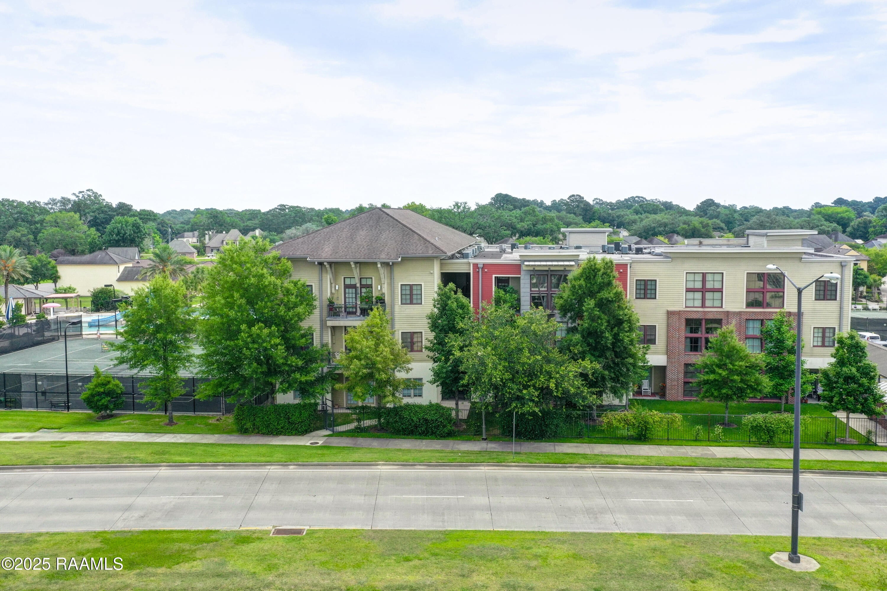 1121 Camellia Boulevard 304 — photo