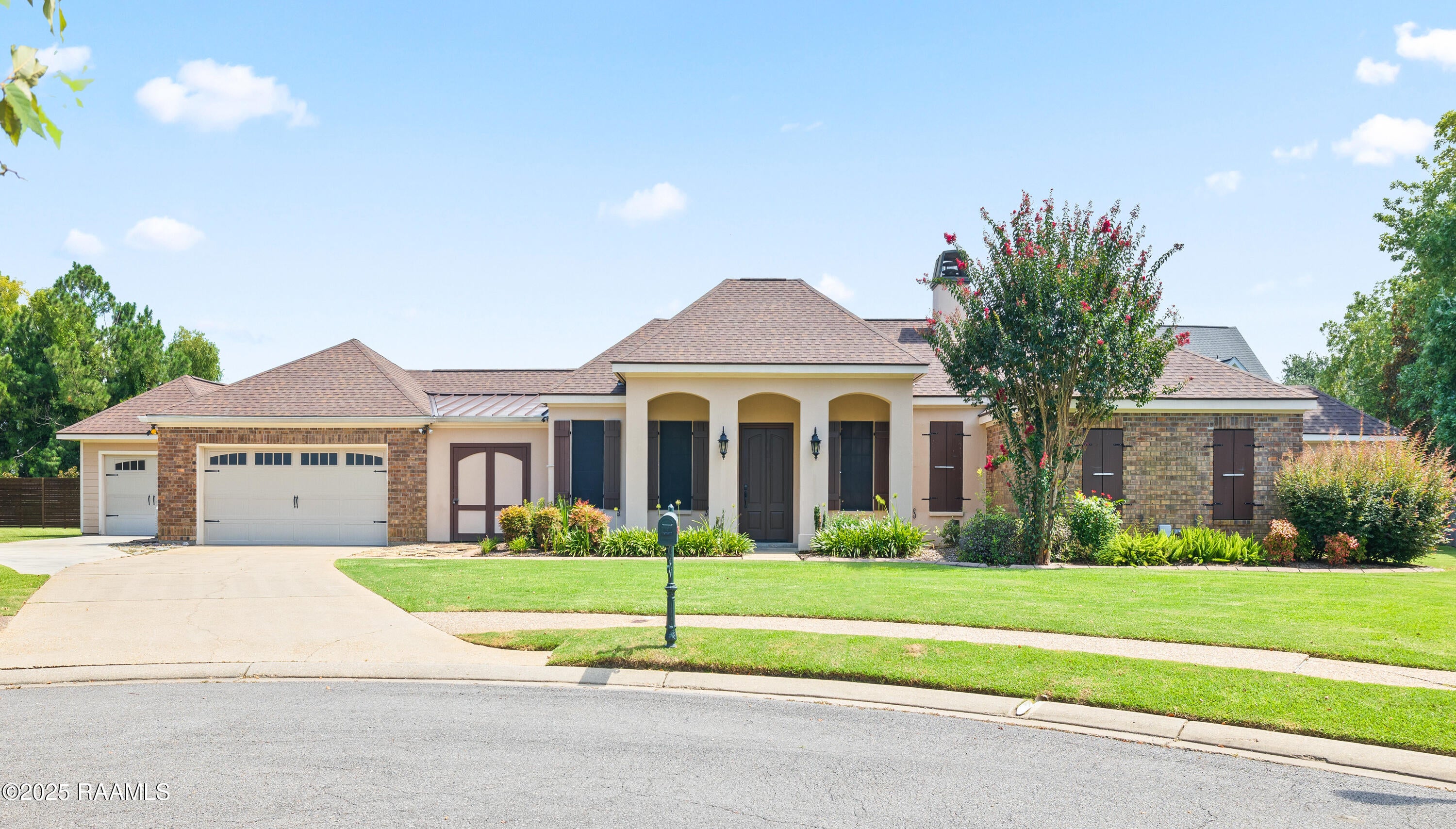 102 La Quinta Court — photo