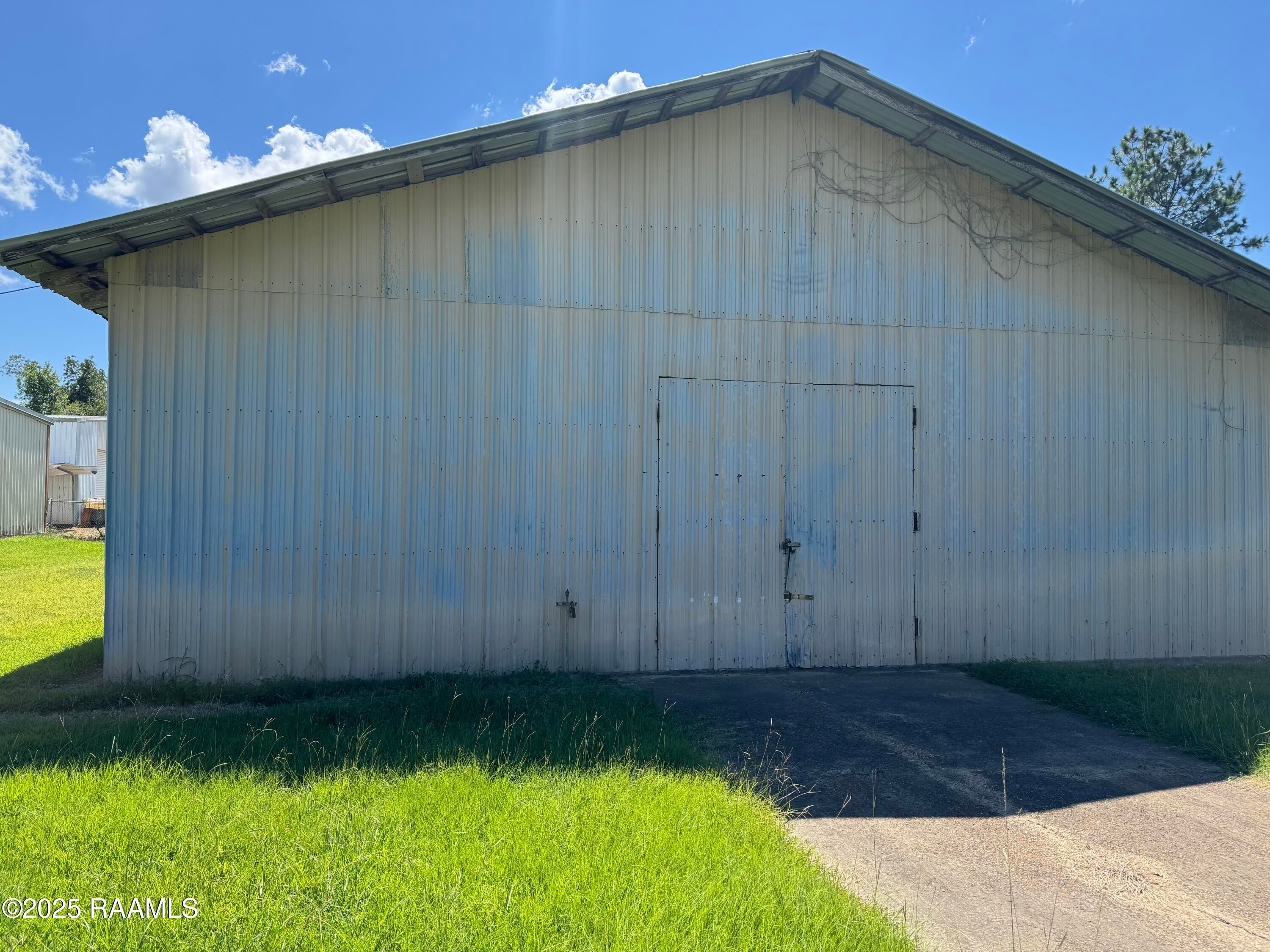 8599 Highway 182 B — photo