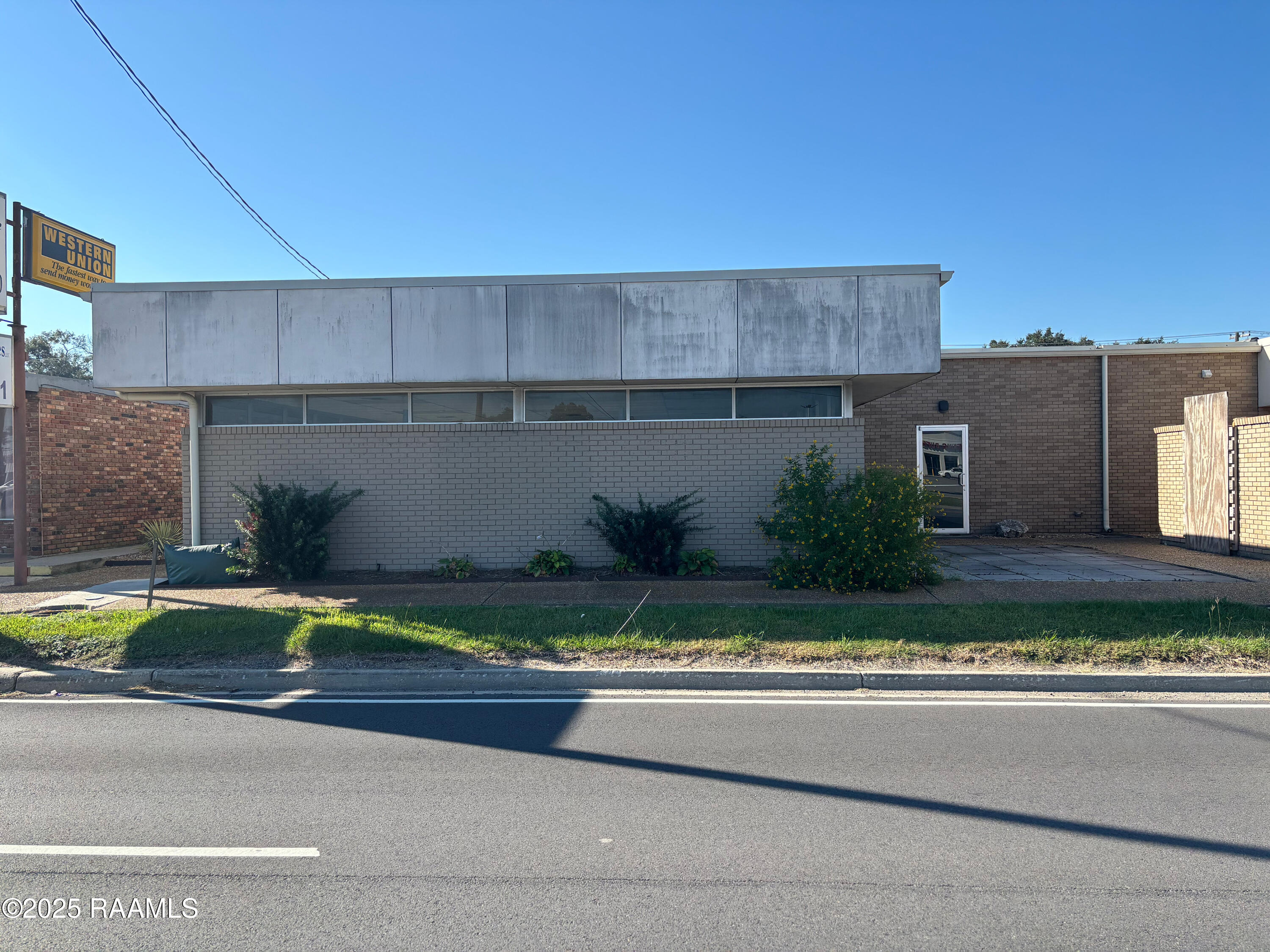 828 Creswell Lane — photo