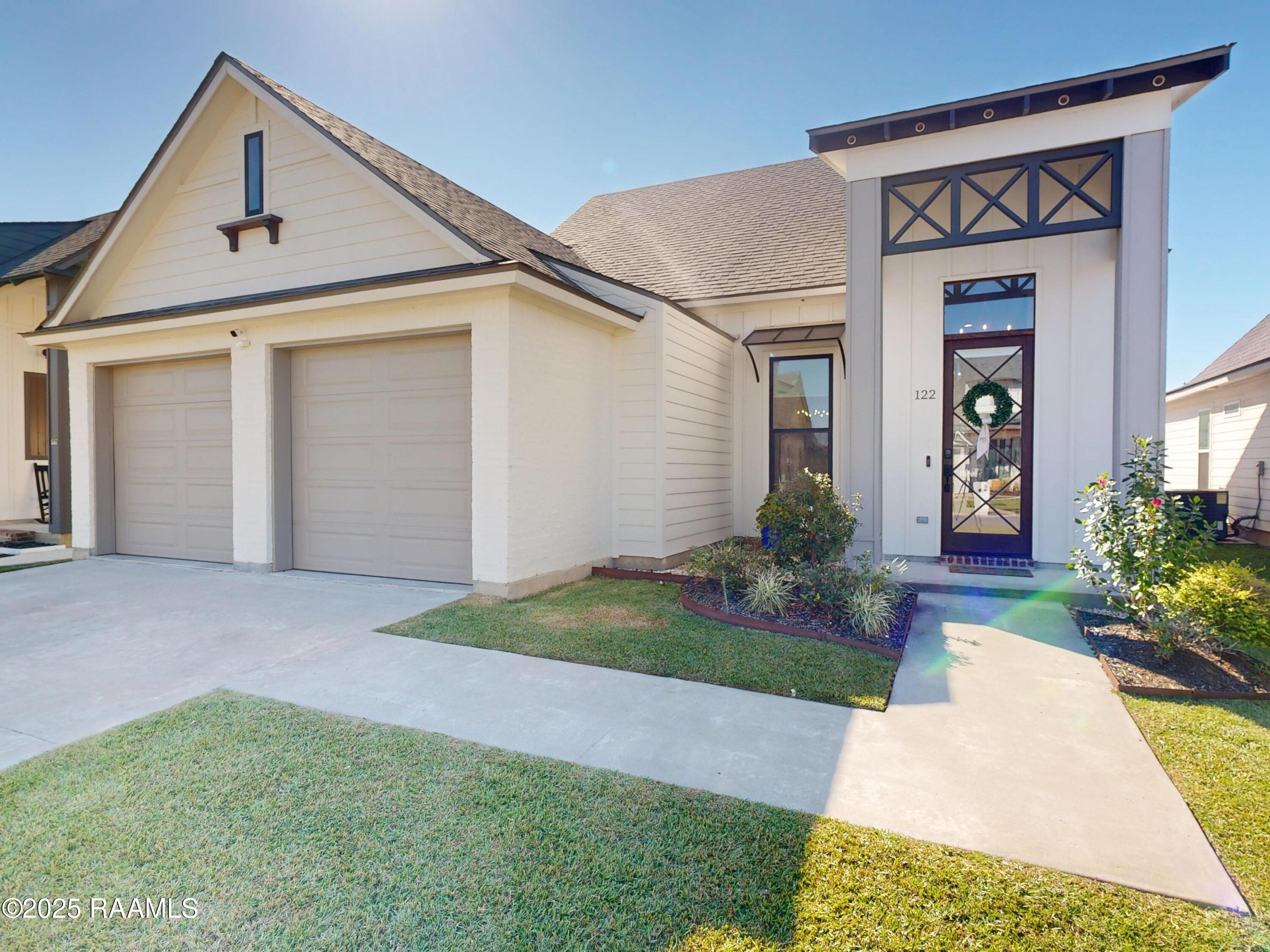 122 Lakes Edge Drive — photo