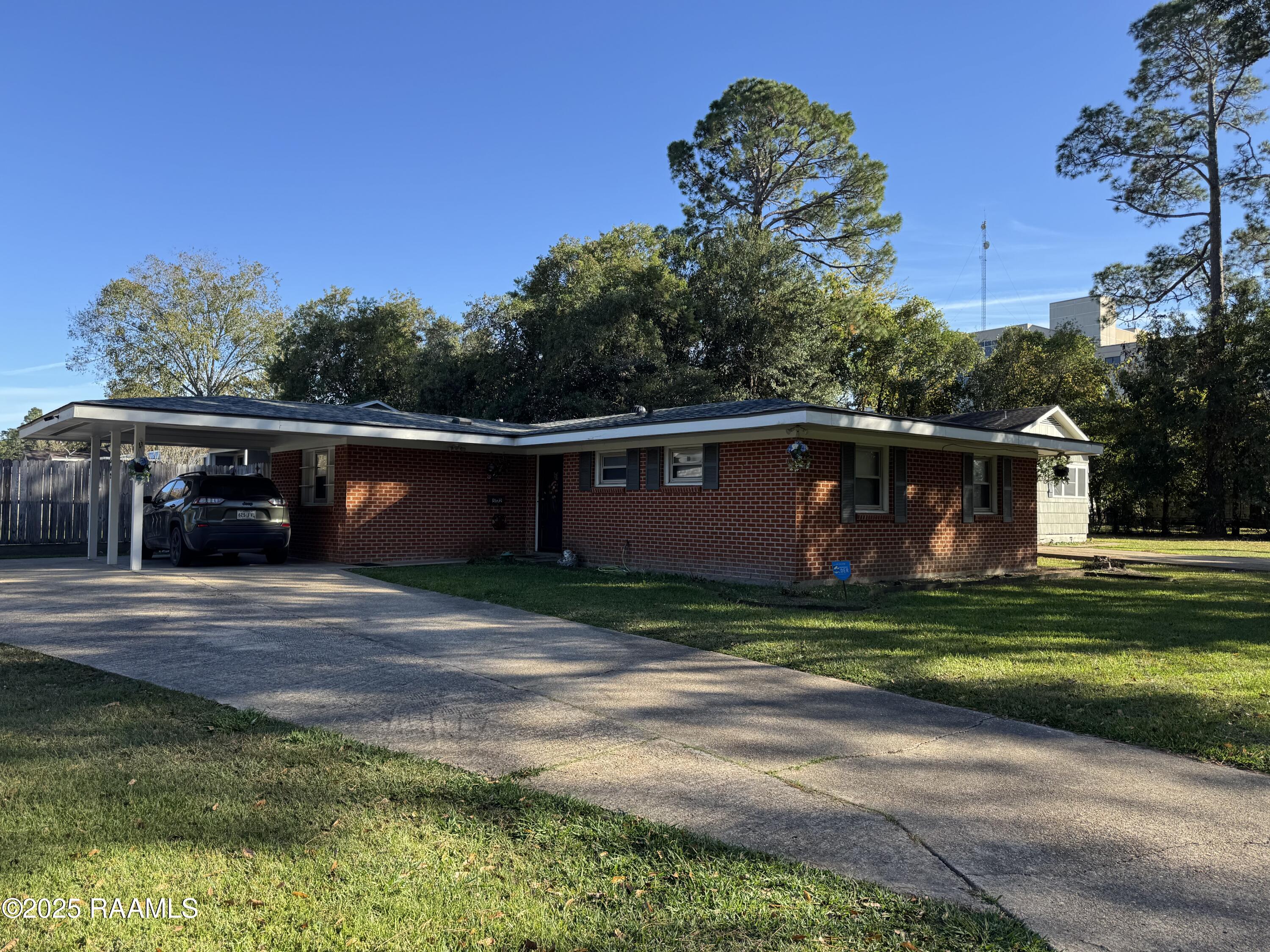 502 Chickasaw Drive — photo