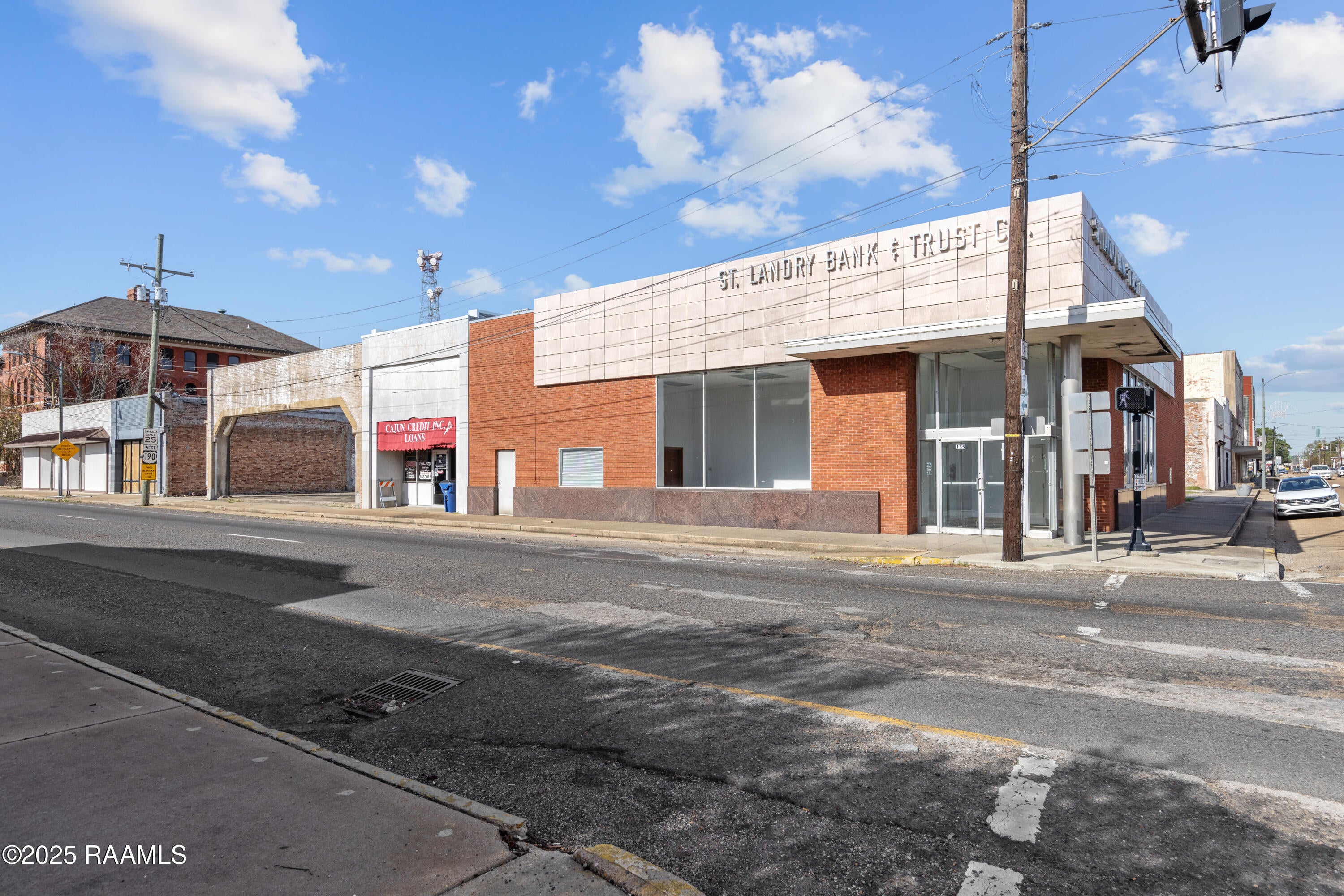 135 E Landry Street — photo