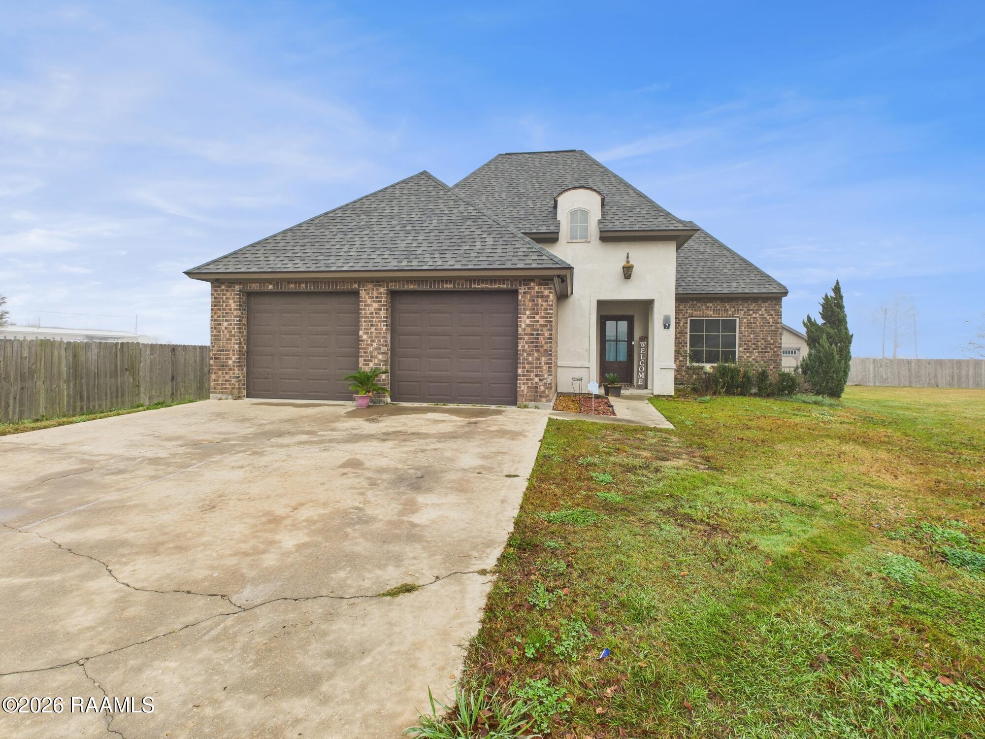 307 & 305 Oakview Drive — photo