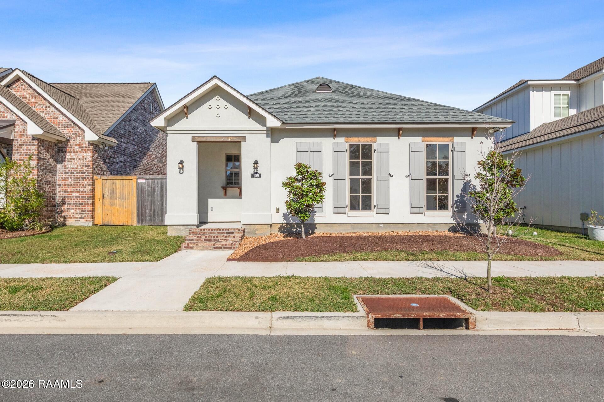 109 Oak Village Drive — photo