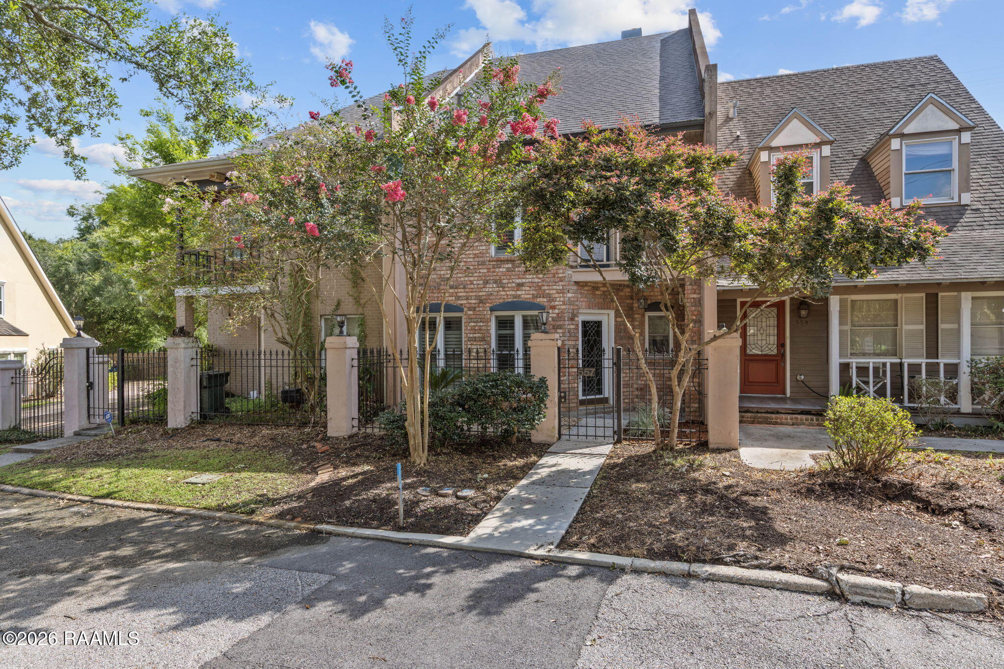 557 Esplanade Drive — photo