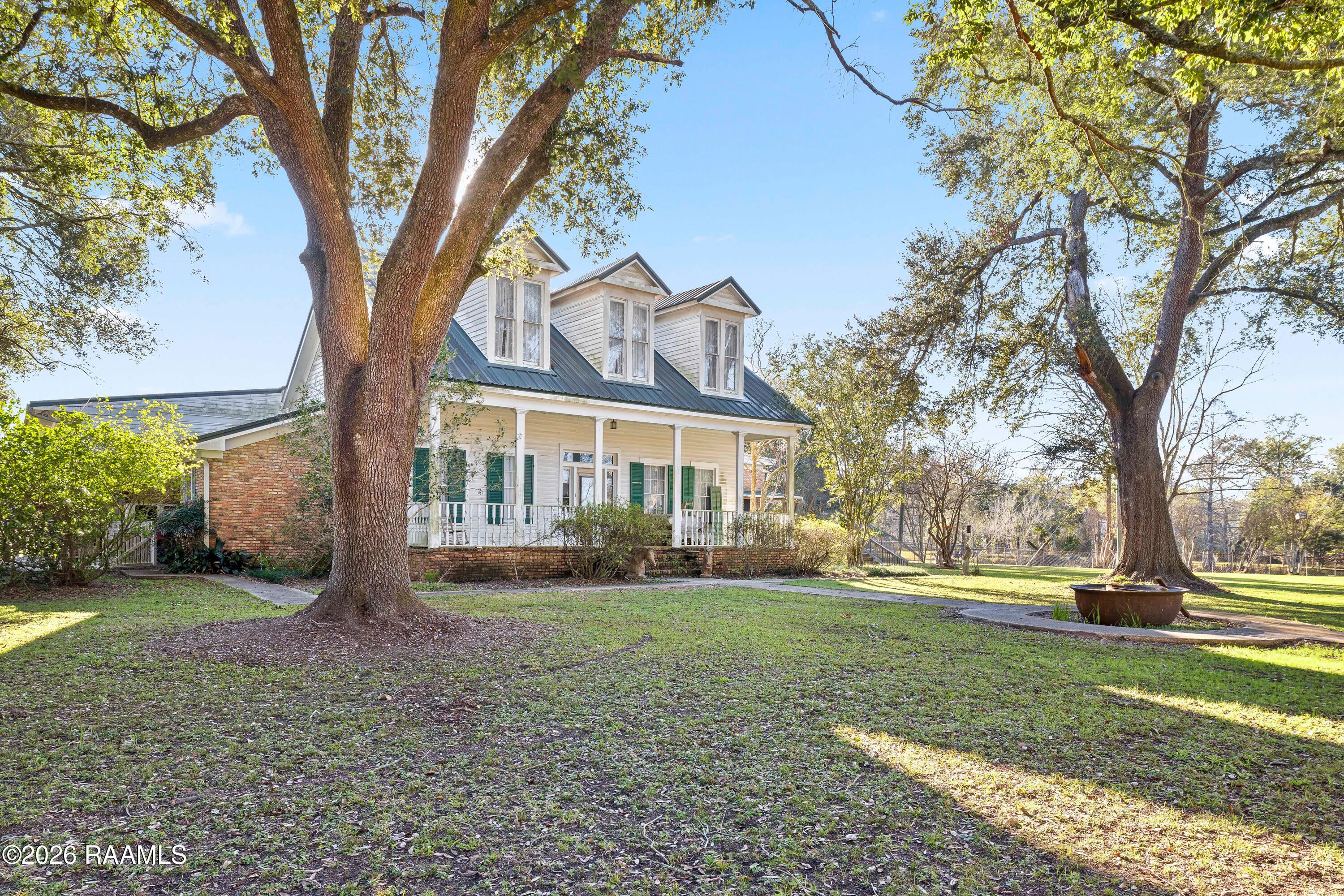 726 E Broussard Road — photo