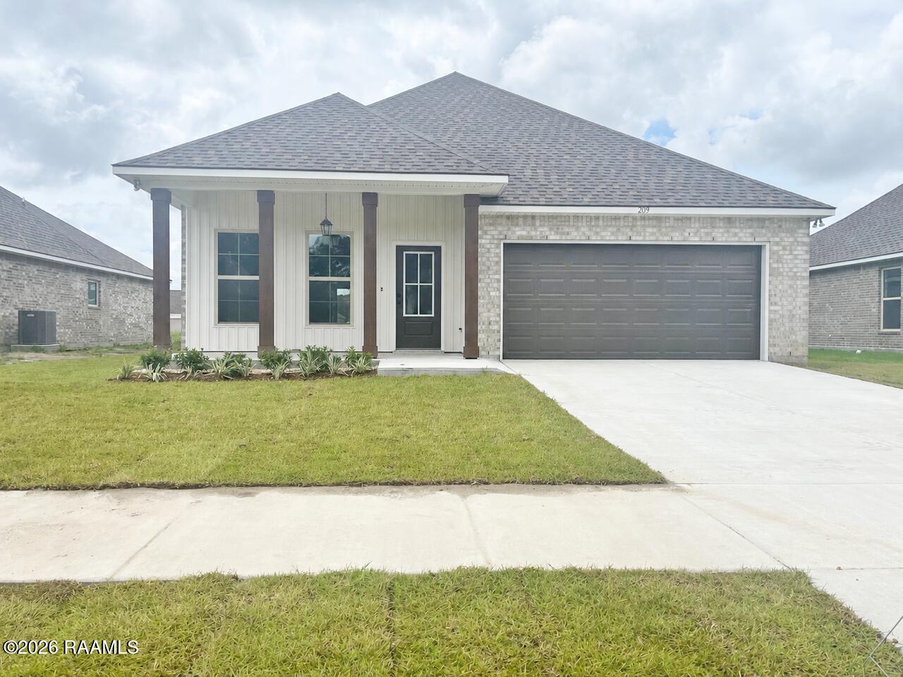 209 Nandina Drive — photo