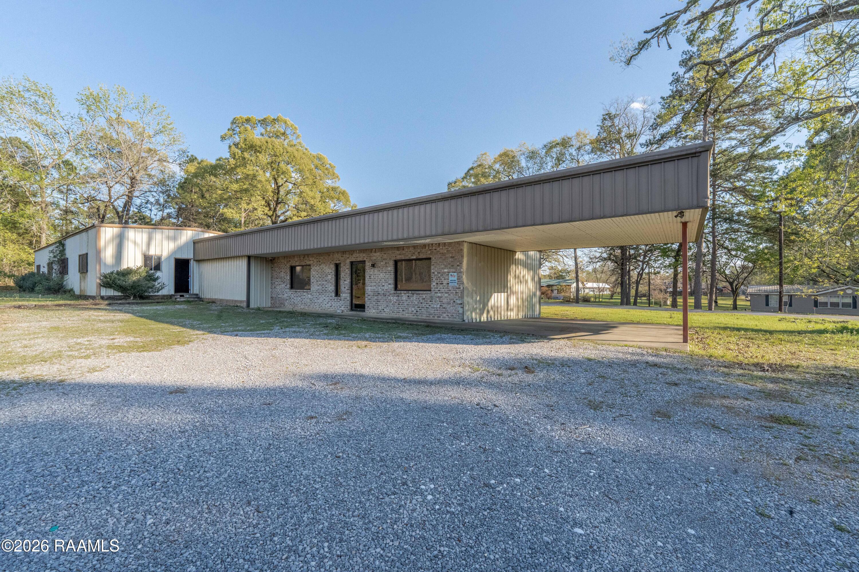 8531 N US. 71 — photo