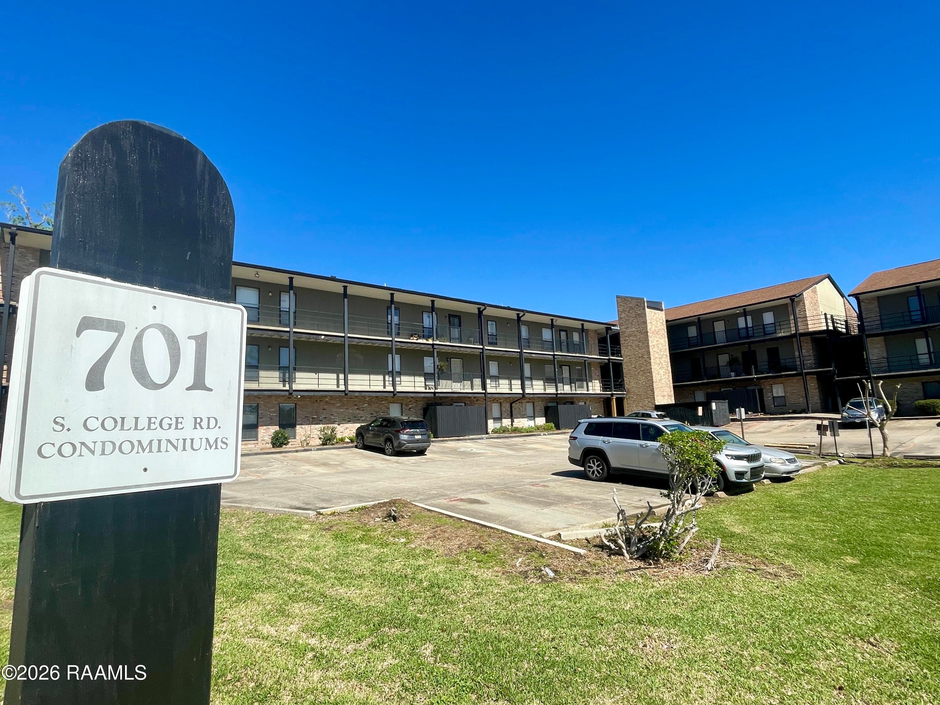 701 S College Road 215 — photo