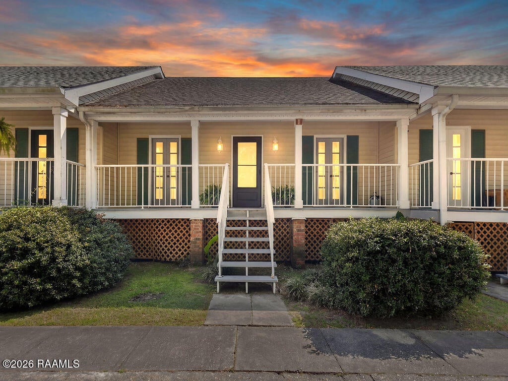 100 Teal Lane 7 — photo