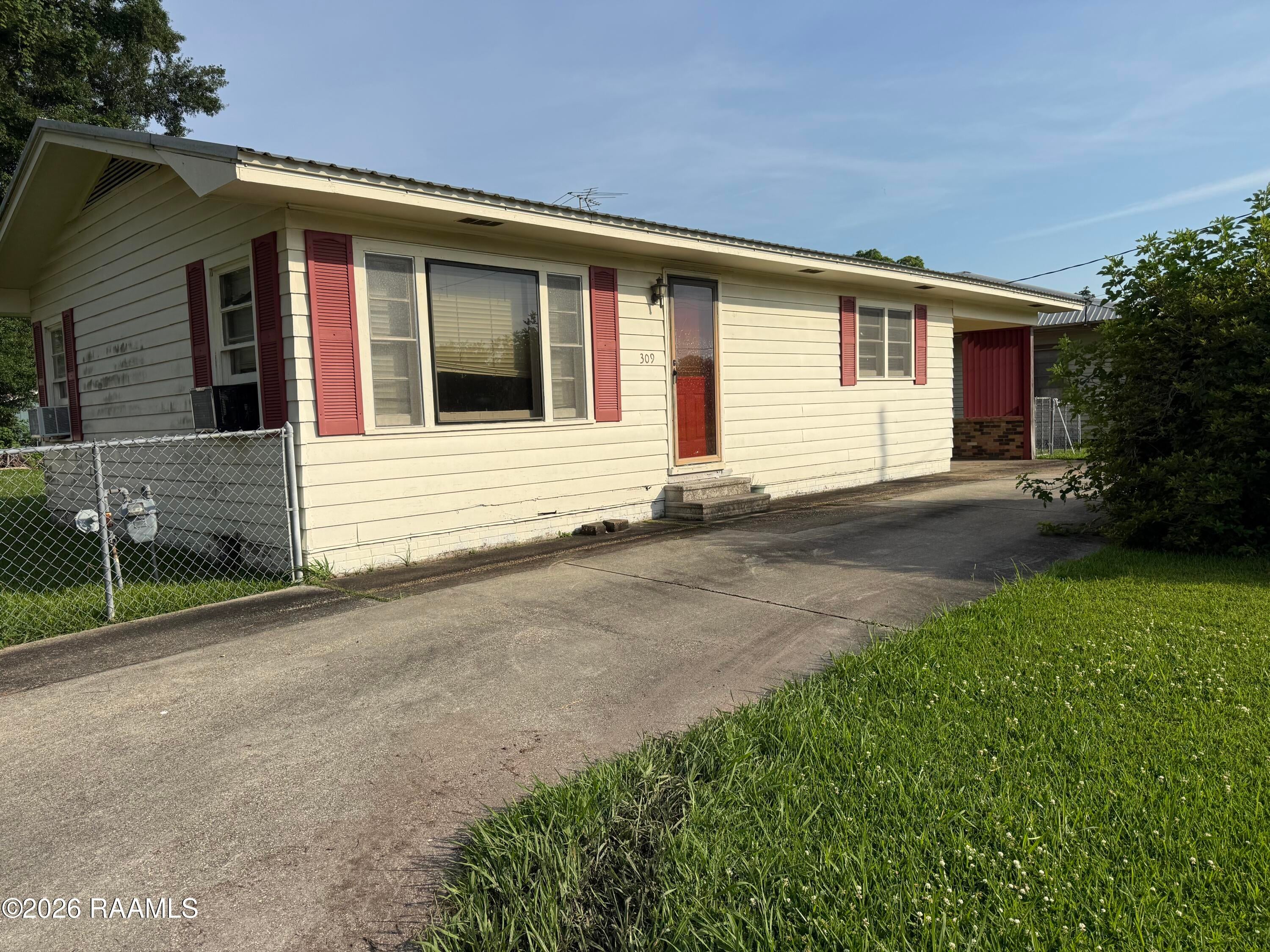 309 Saizan Avenue — photo