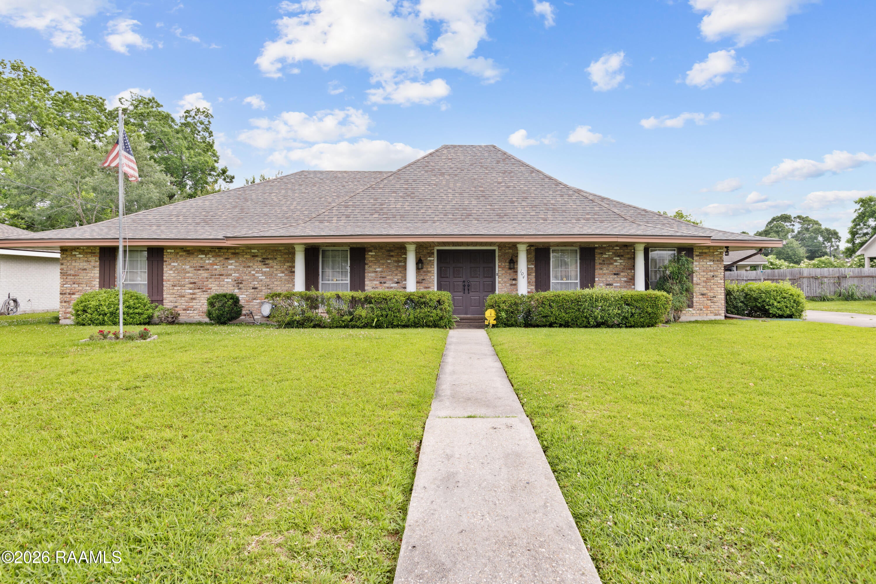 104 Crestline Drive — photo