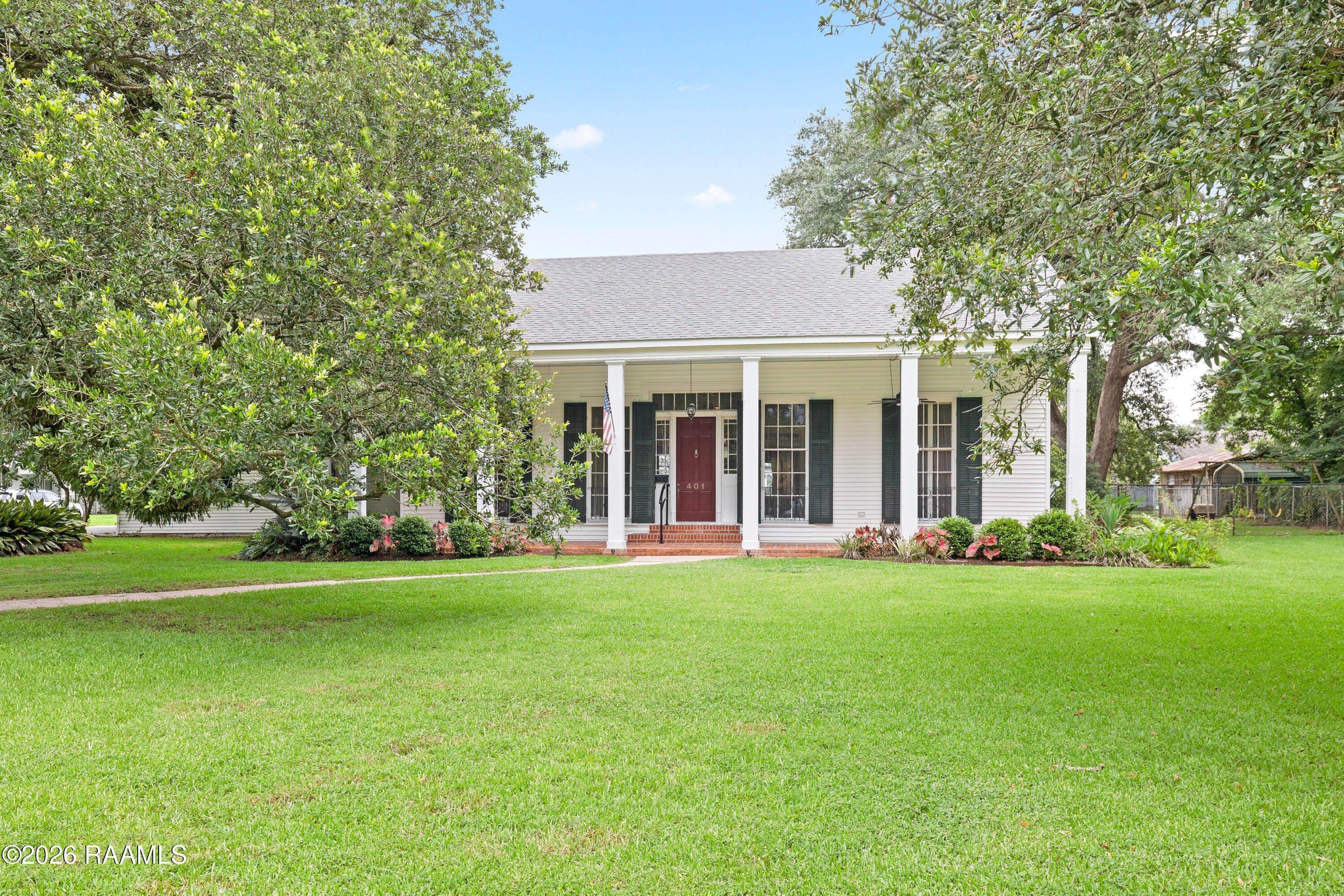 401 Parkview Drive — photo