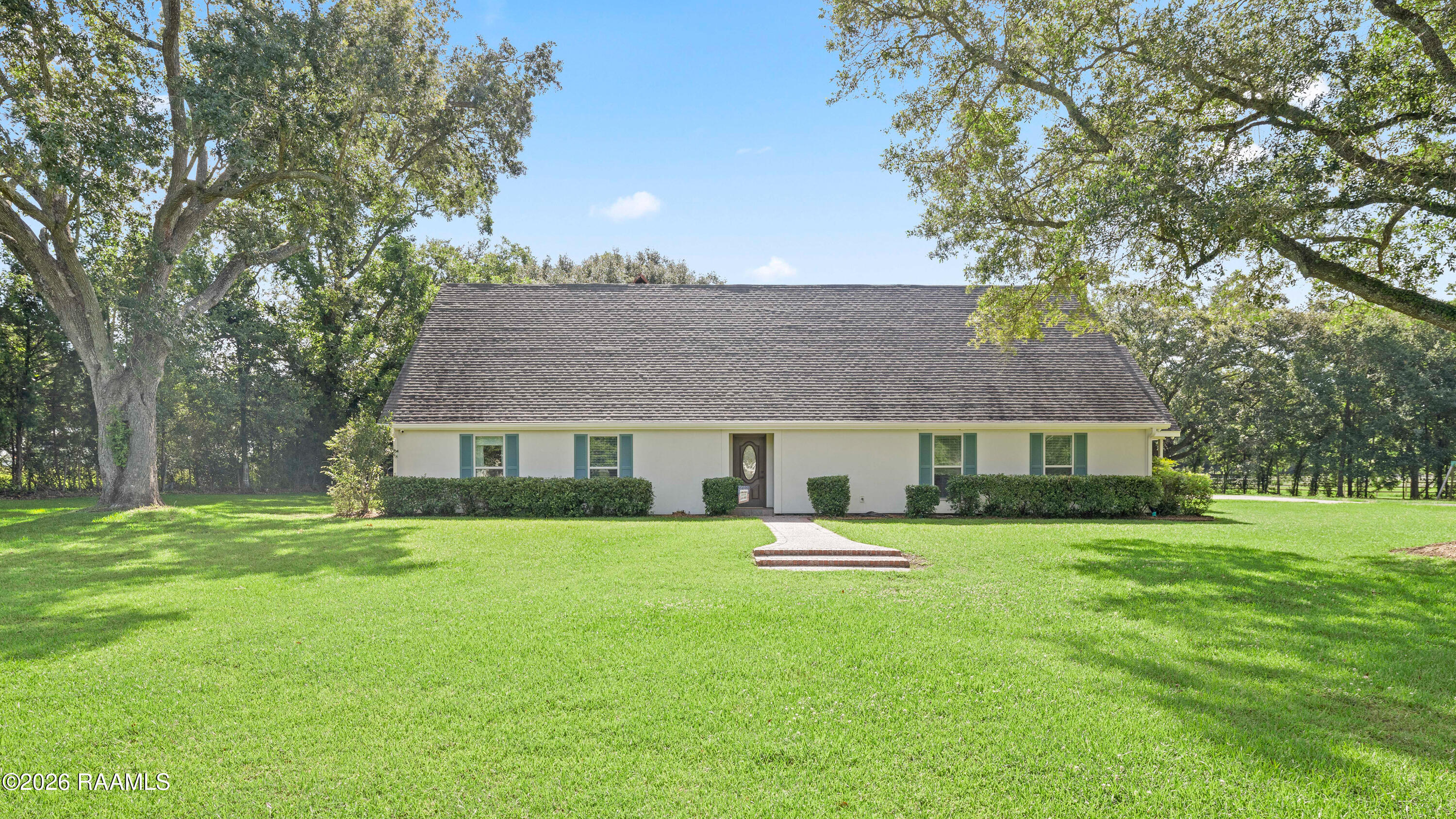 2407 E Broussard Road — photo