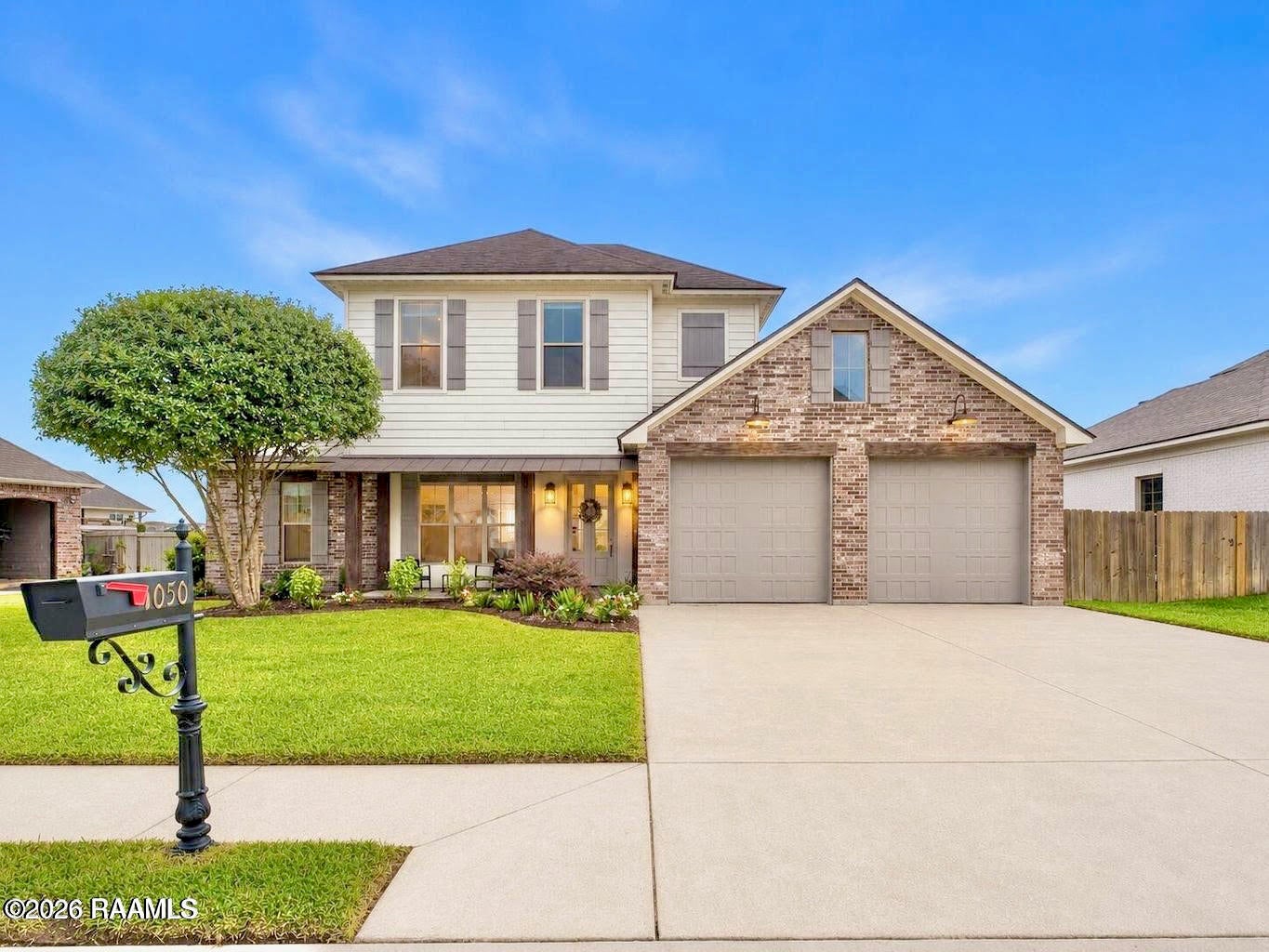 1050 The Lake Drive — photo