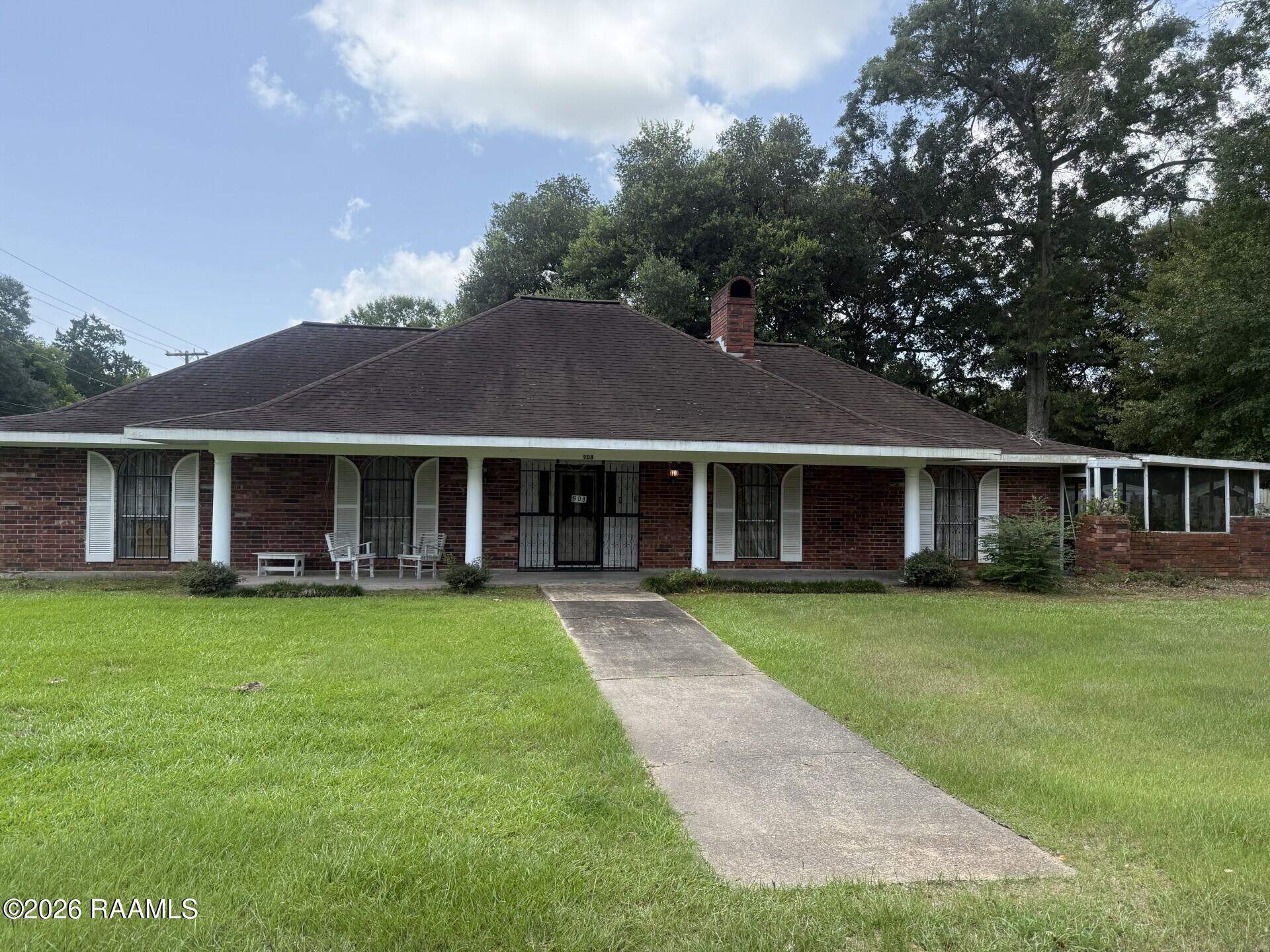 908 Main Street — photo
