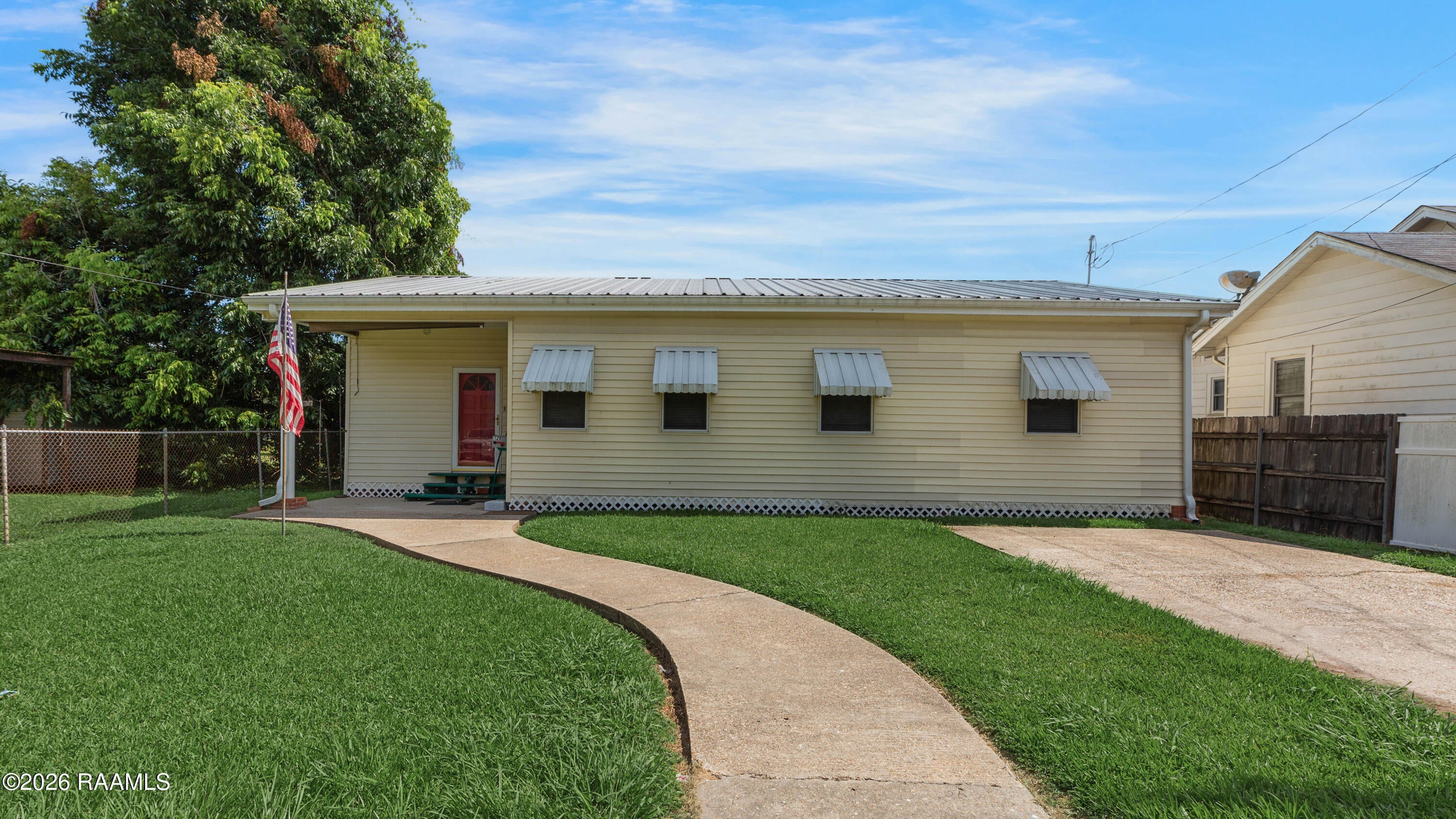 120 Bayouview Drive — photo