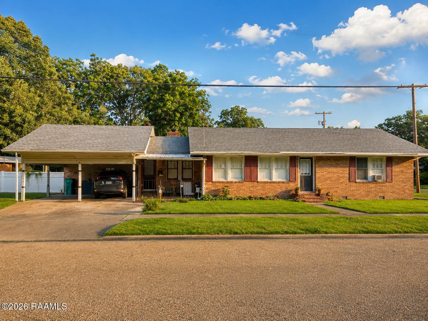 400 W Oak Avenue — photo