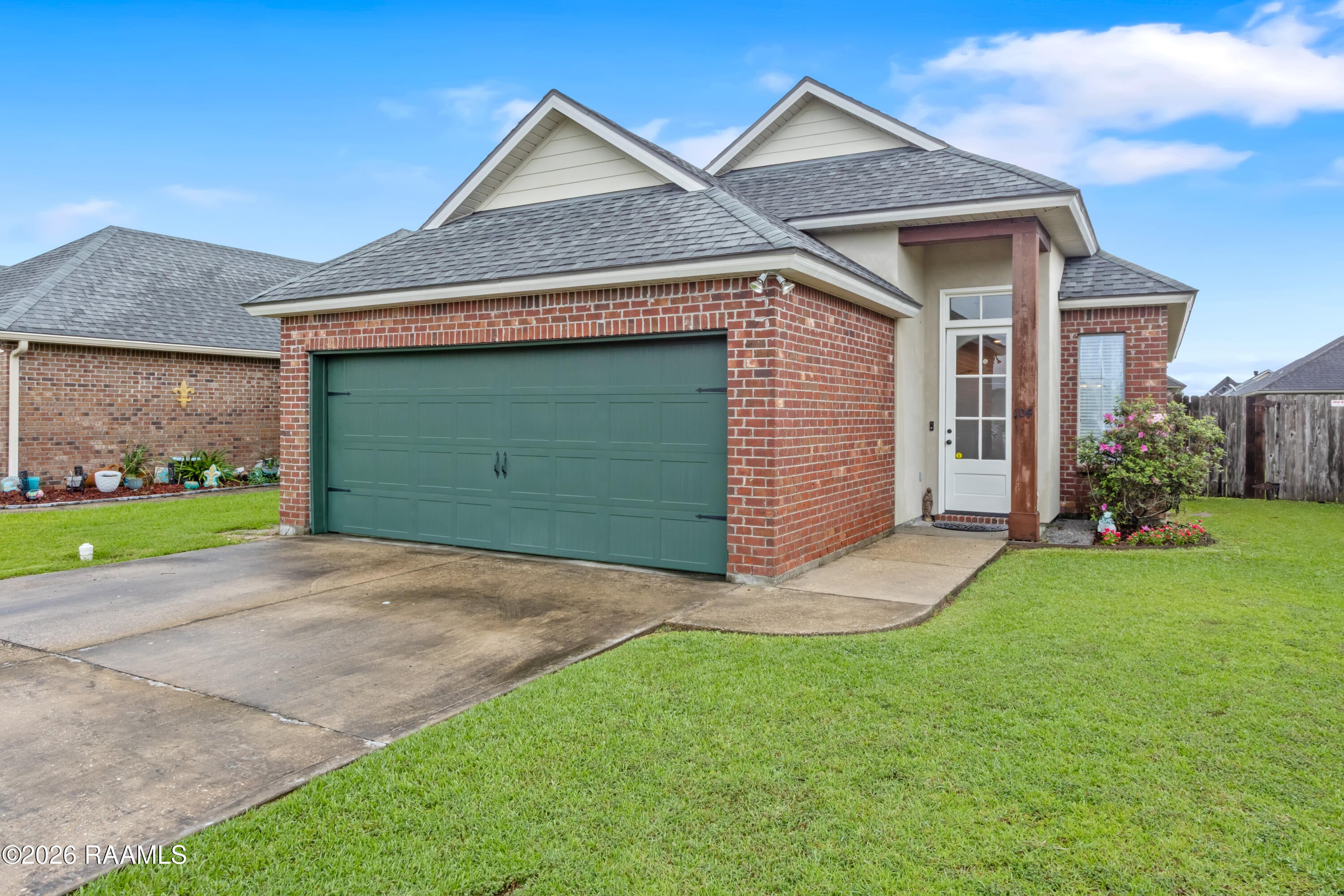 104 Meadowhollow Drive — photo