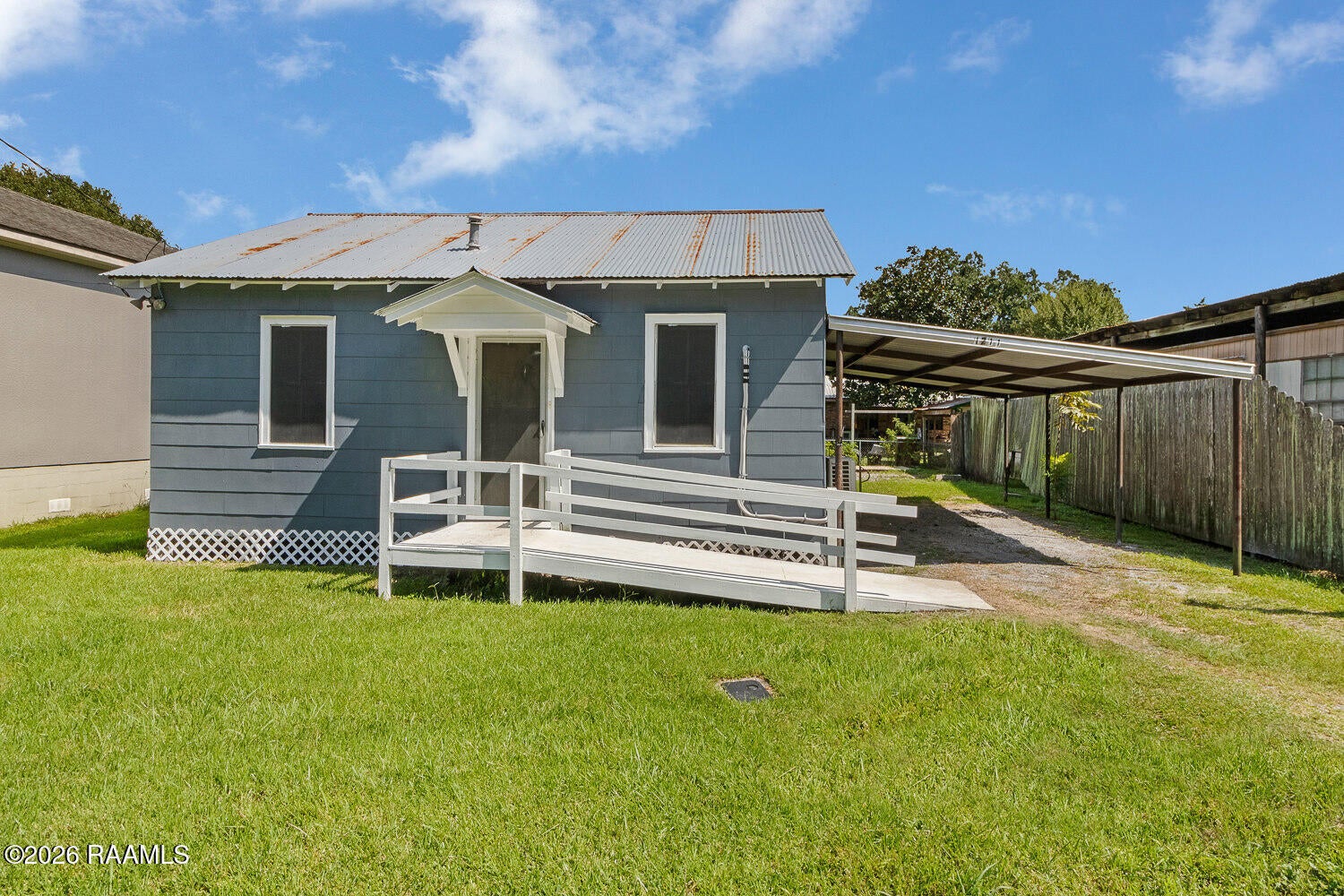 1211 Victoria Street — photo