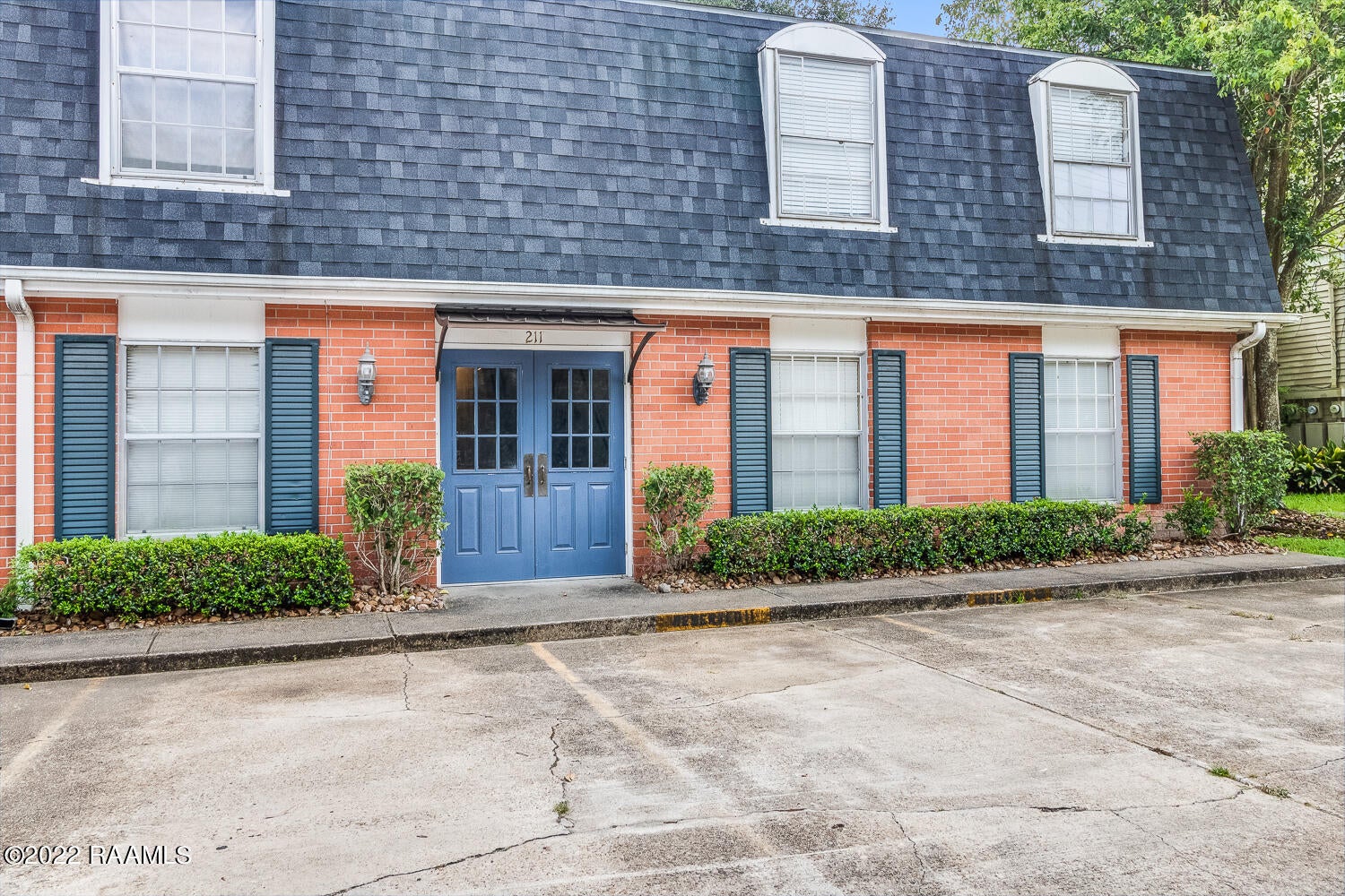 211 Versailles Boulevard 10 — photo