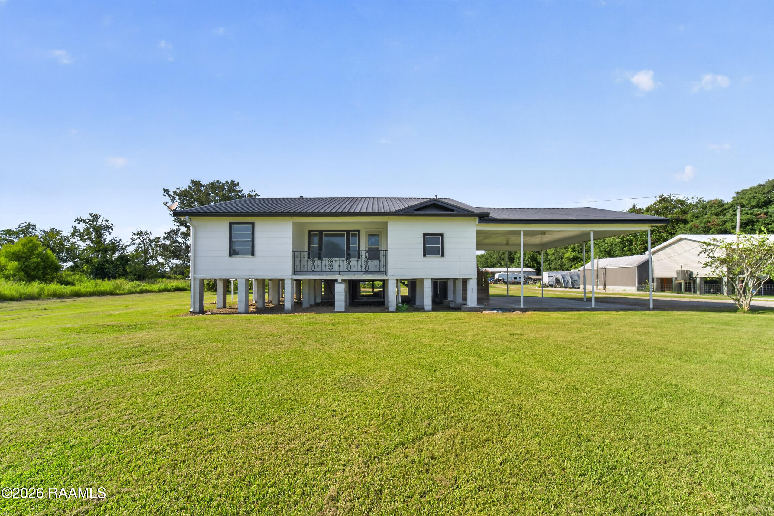 413 E Veterans Memorial Drive — photo