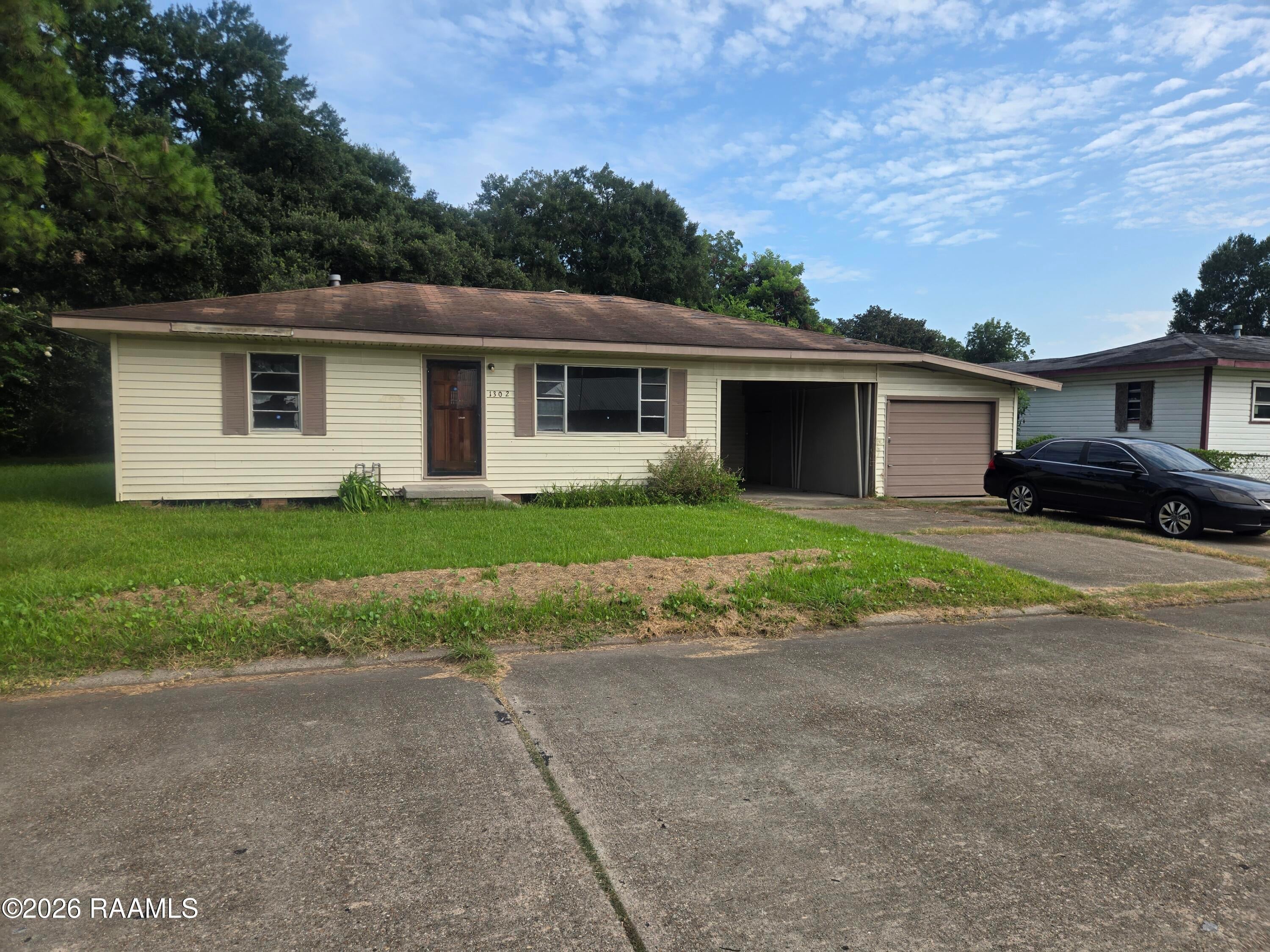 1302 Versailles — photo