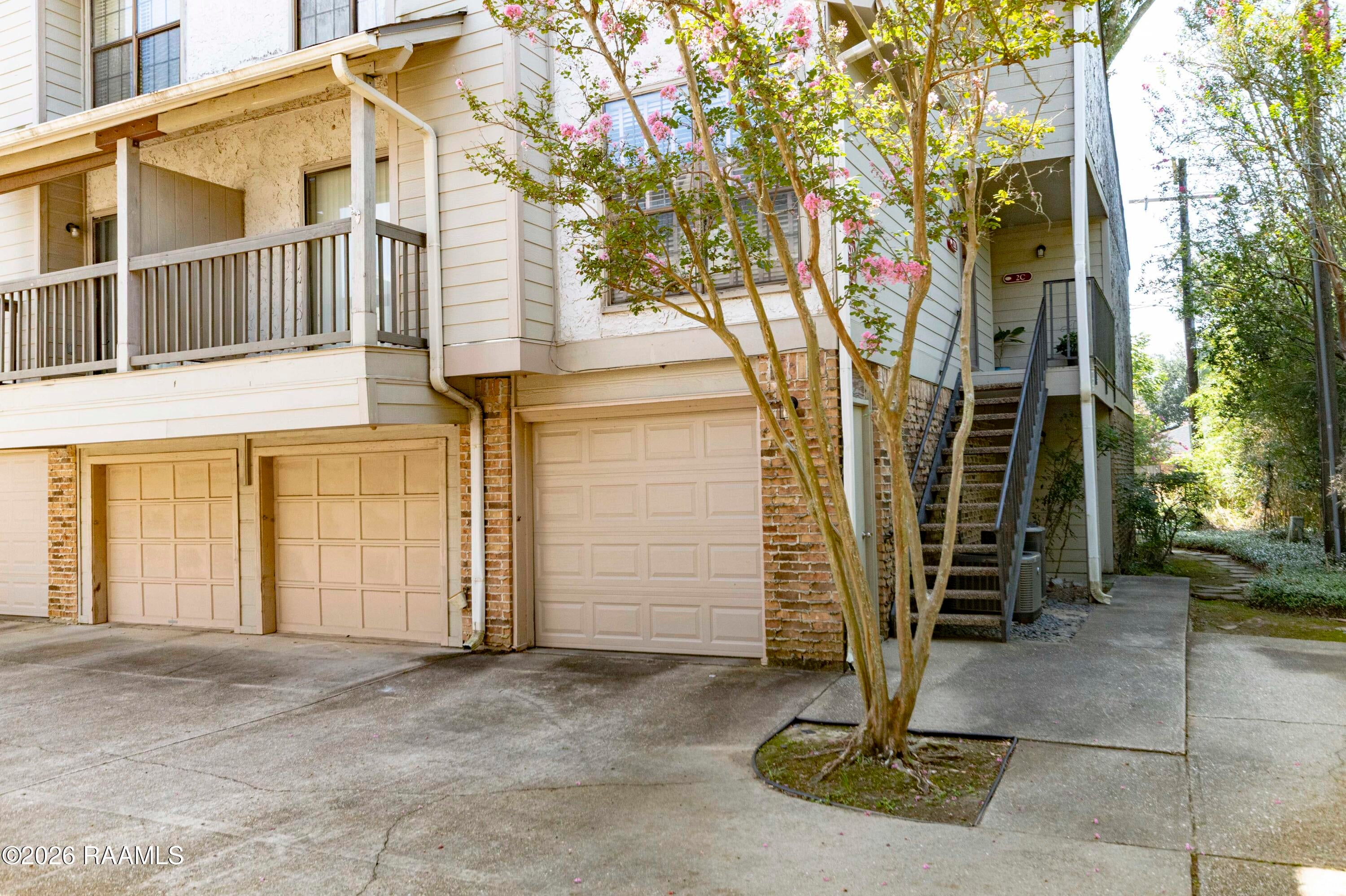 1304 E Bayou Parkway 2B — photo