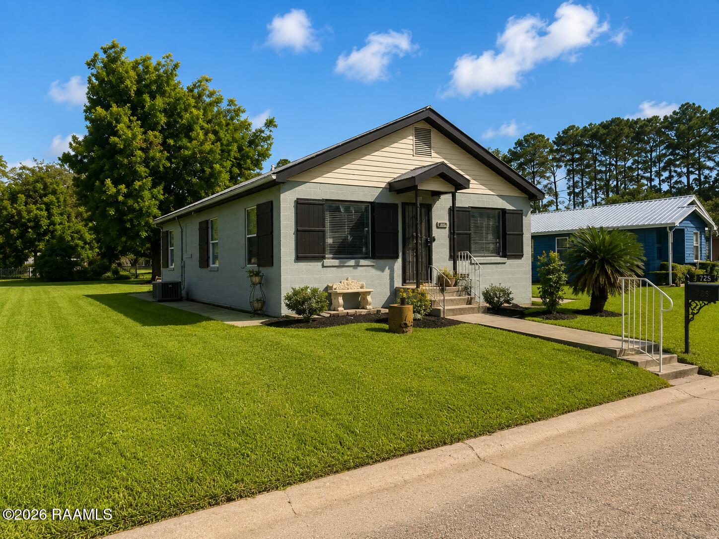 125 Delasalle Drive — photo