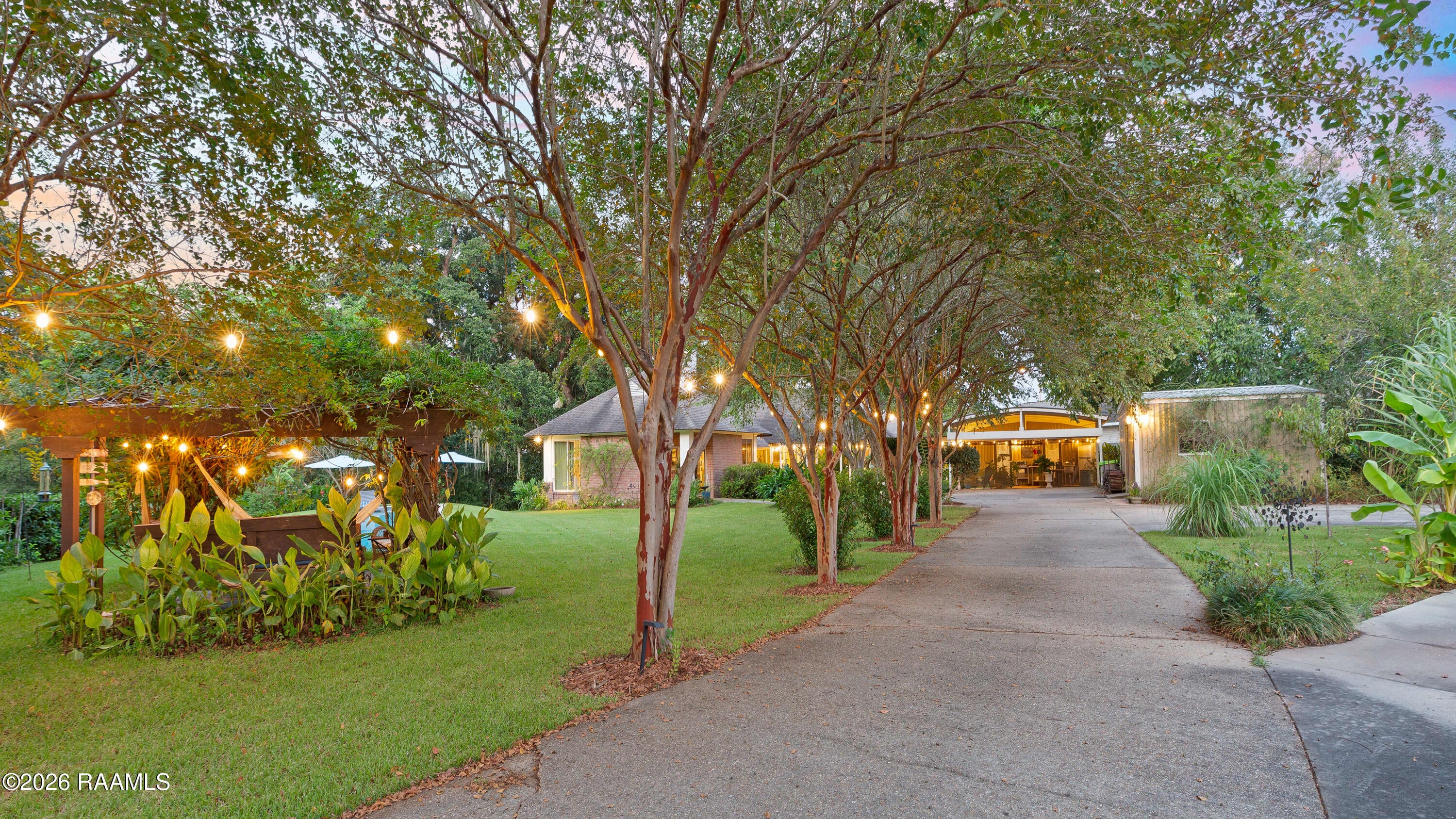 128 Oak Drive — photo
