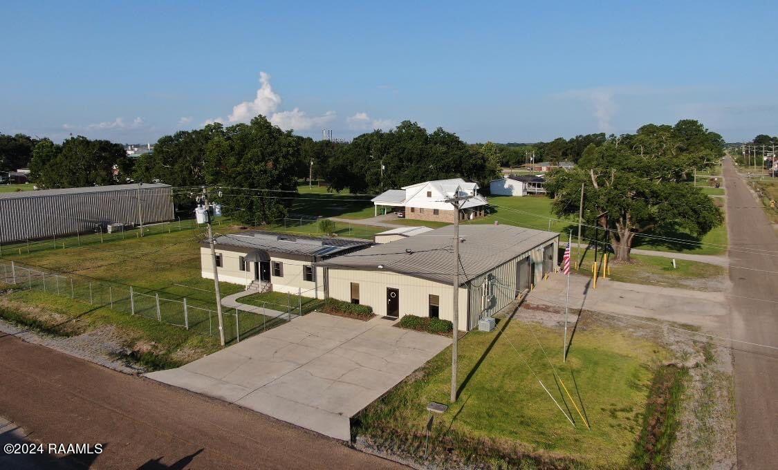 3604 Commercial Drive — photo