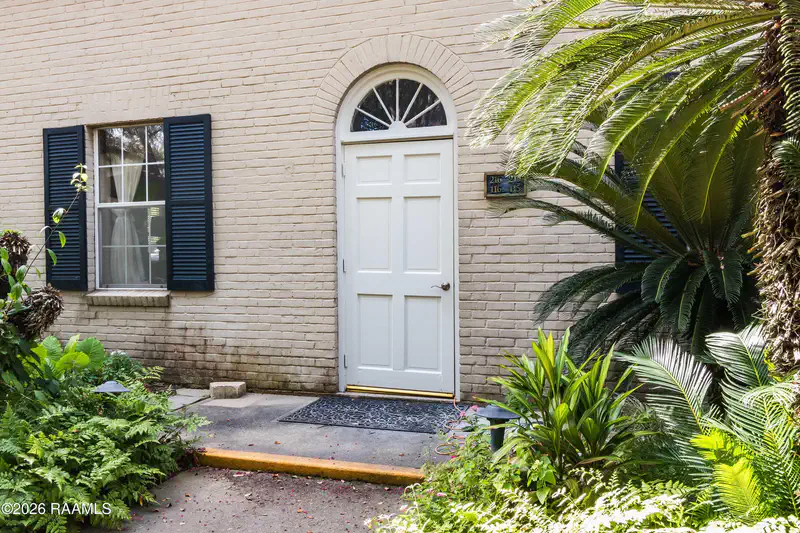 213 Bendel Road Rm 216 — photo