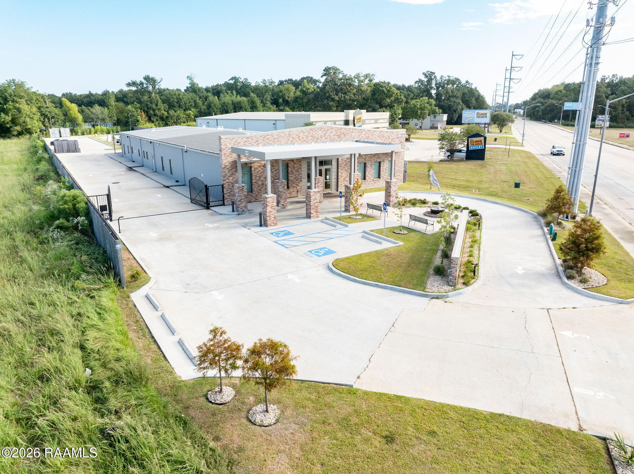 1324 Ambassador Caffery Parkway — photo