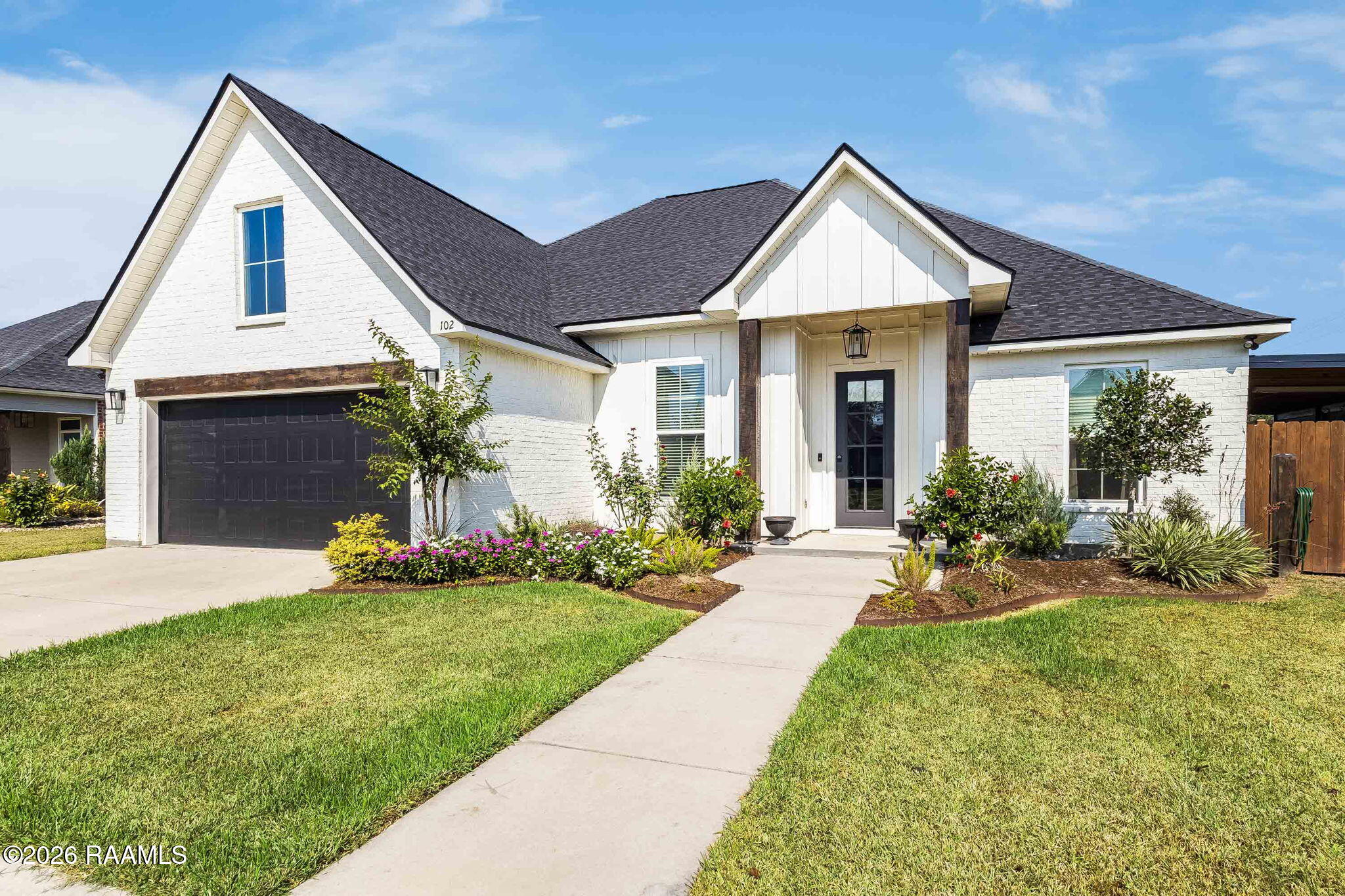 102 Pinnacle Drive — photo