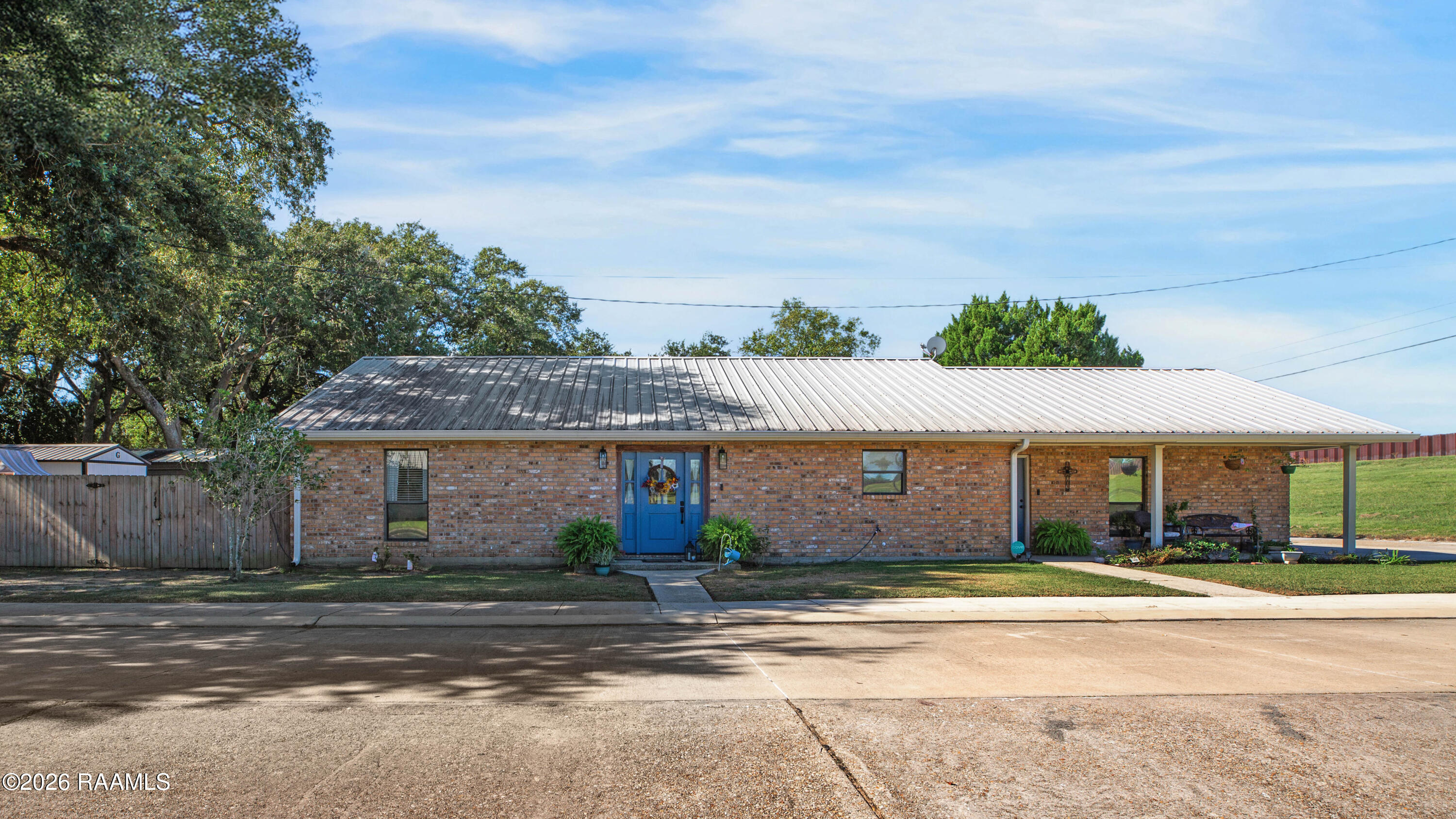 1040 Levee Road — photo