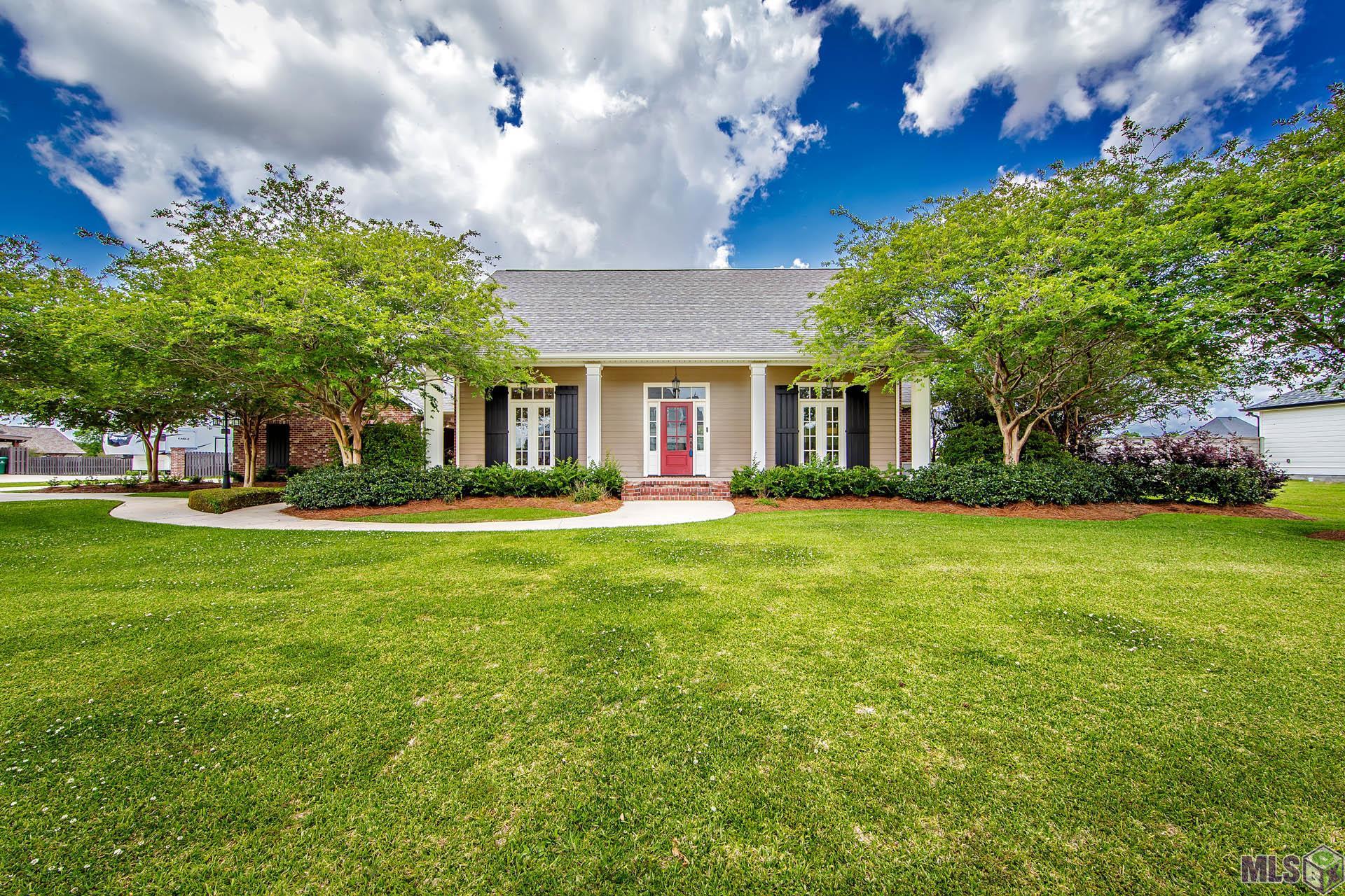 208 Rue De Levert, Raceland, LA 70394