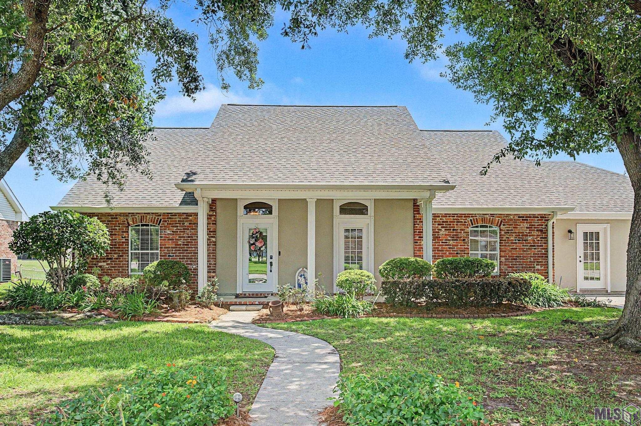 300 Cheyenne Dr — photo
