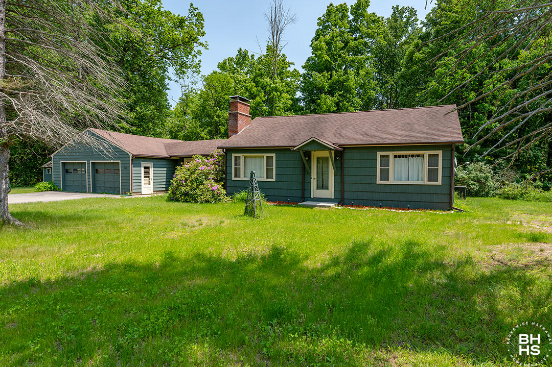 6122 US Route 9 — photo