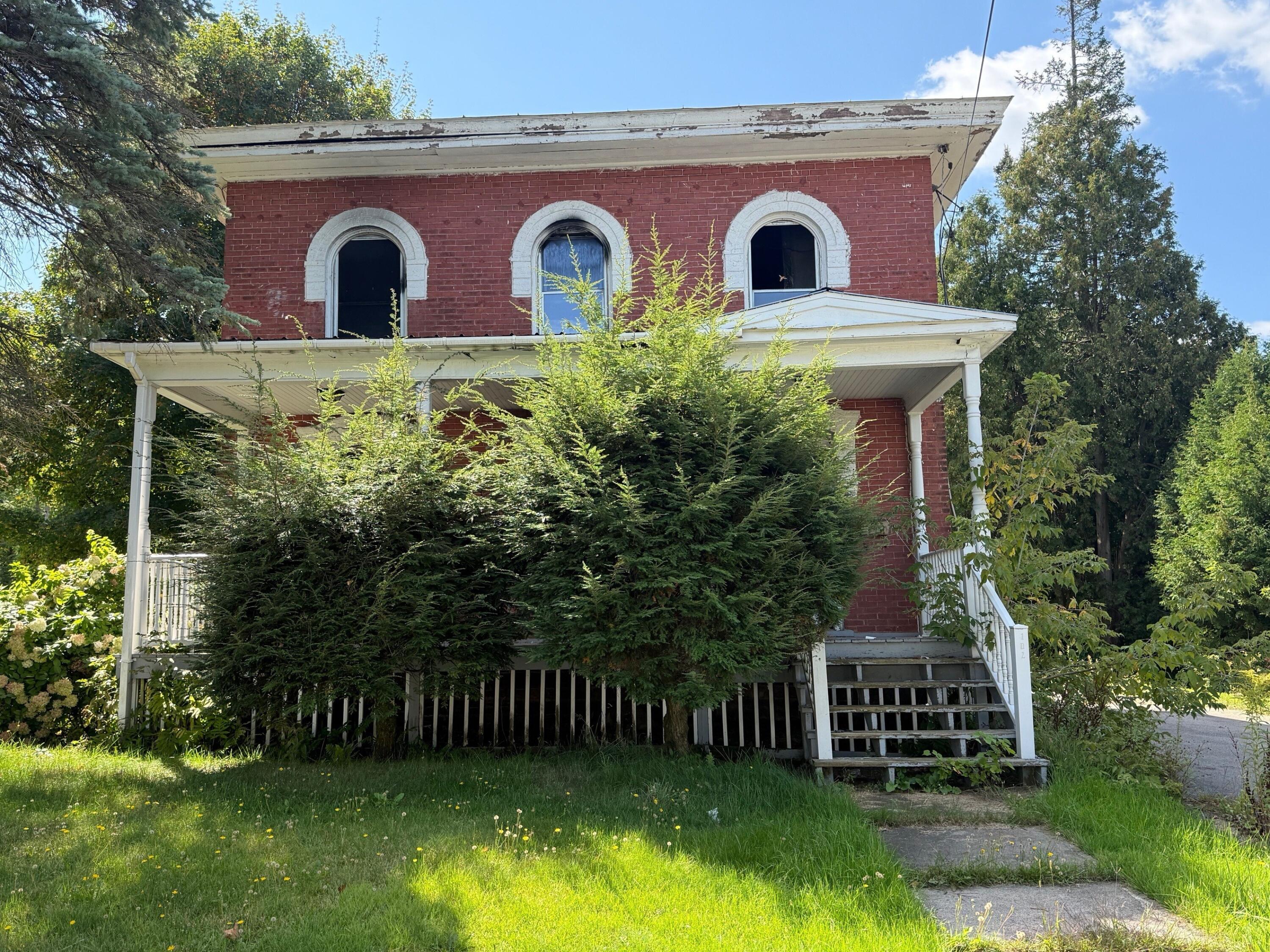 102 Ft. Covington Street — photo