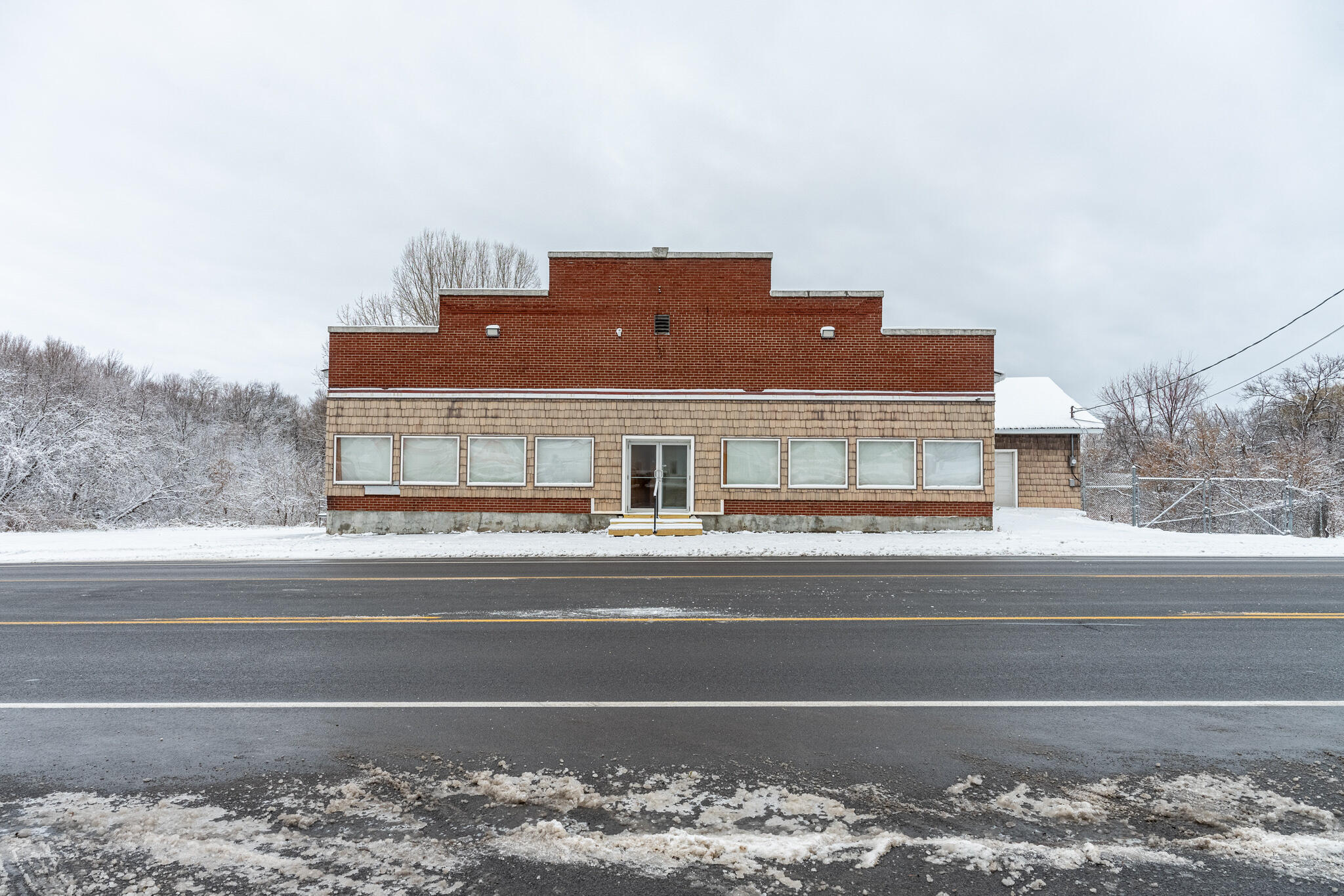 689 East Main Street — photo