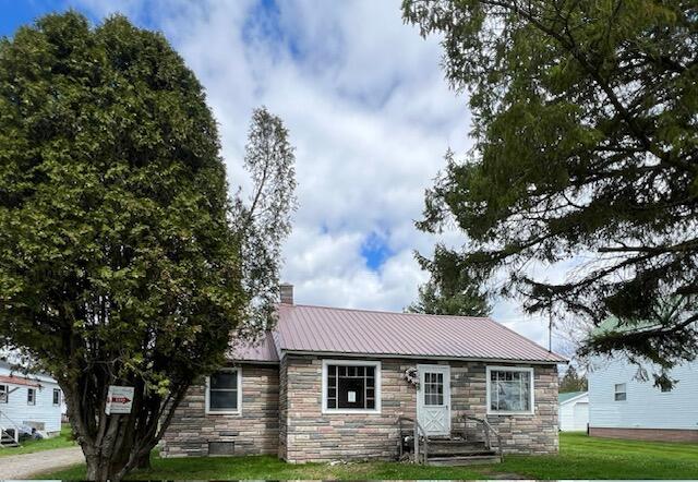 82 W Hatfield Street — photo